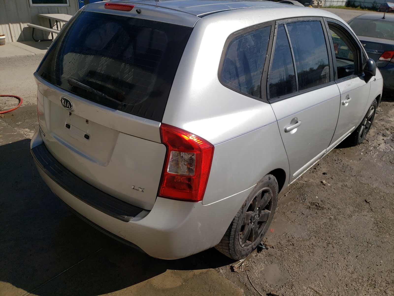 Photo 4 from auction – 2007 KIA RONDO BASE with VIN KNAFG525877042698