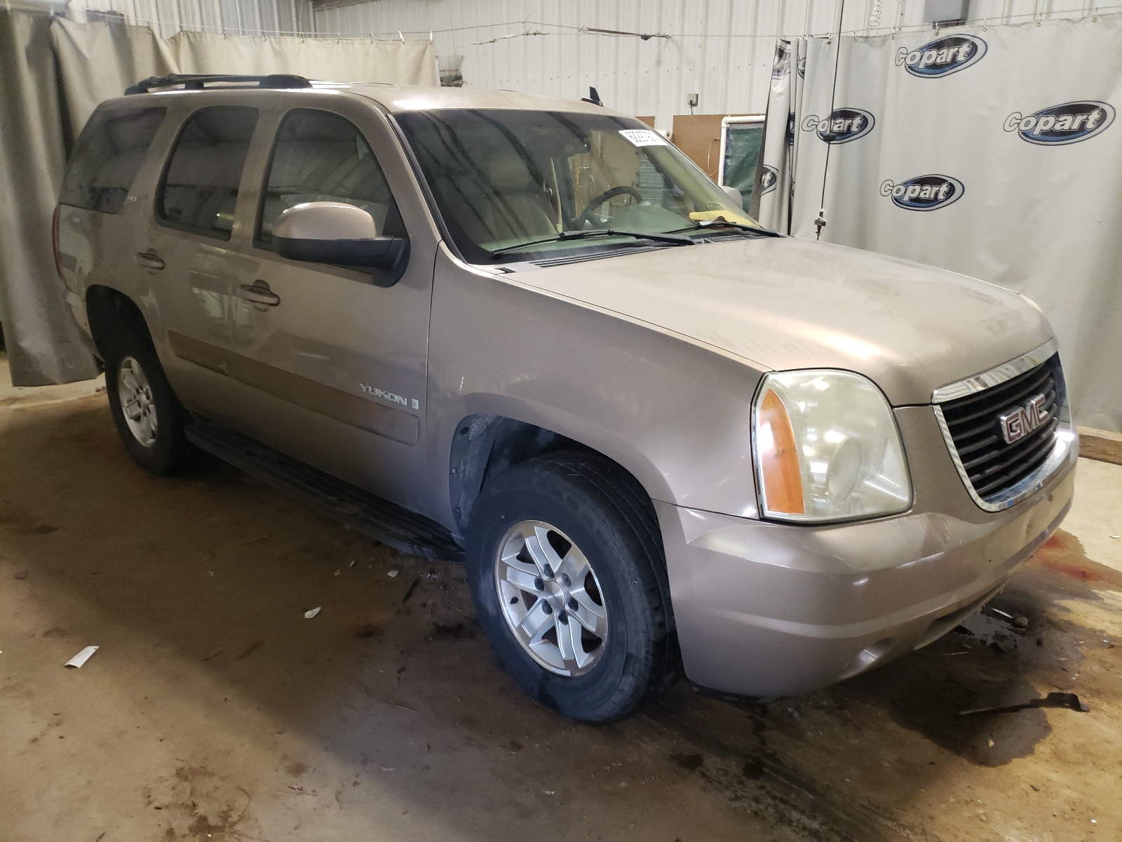 GMC YUKON 2007 with VIN 1GKFC13J77R297404 - Photo from auction