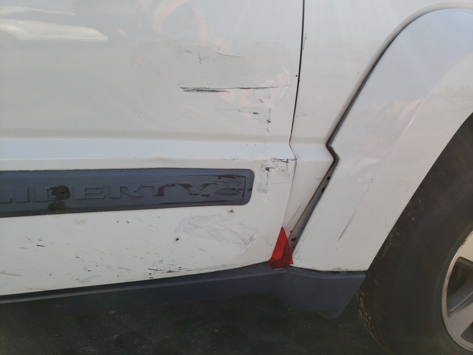 Photo 9 from auction – 2008 JEEP LIBERTY SP with VIN 1J8GP28K08W194803