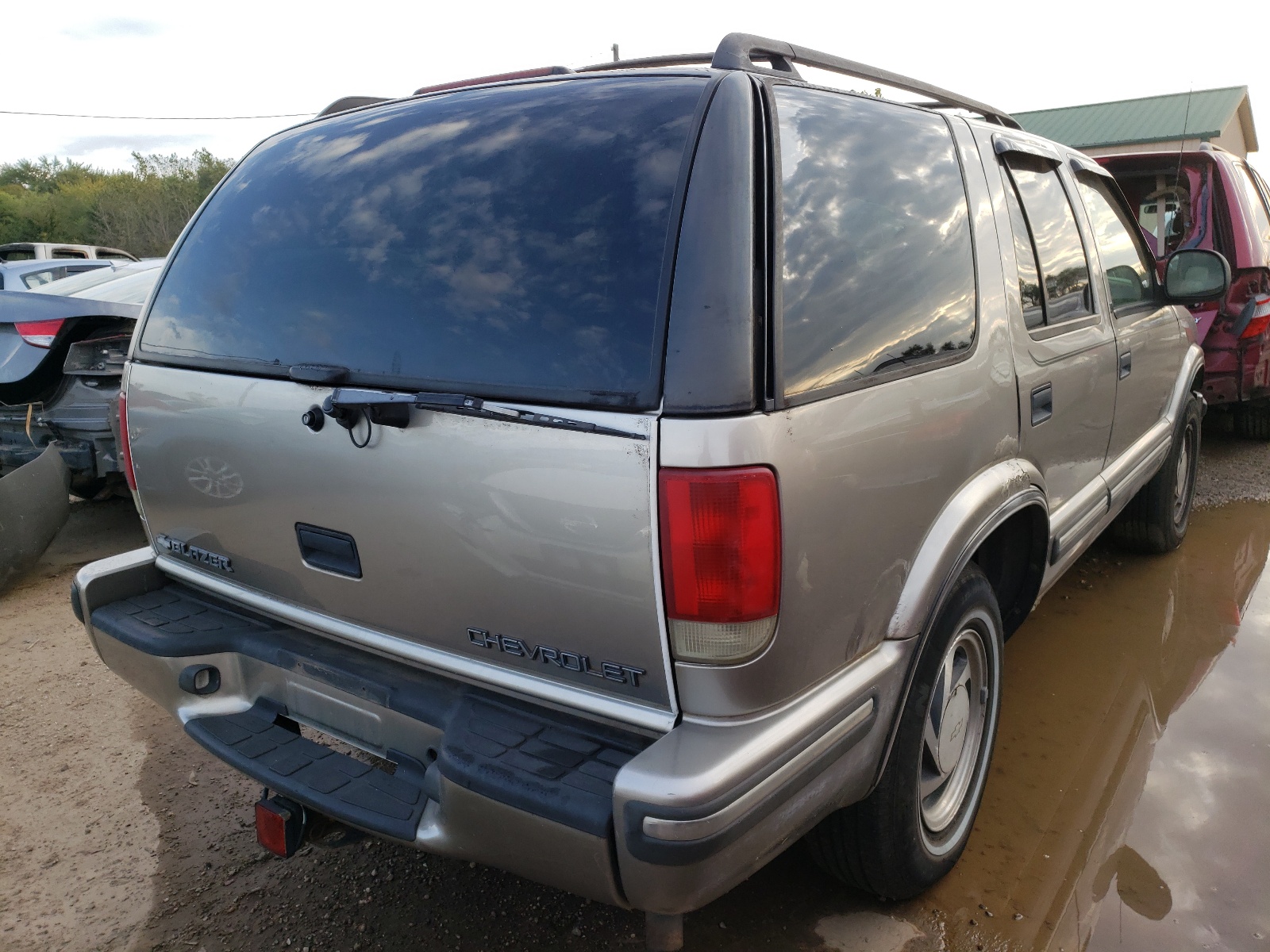 Photo 4 from auction – 1998 CHEVROLET BLAZER with VIN 1GNDT13W9W2288135