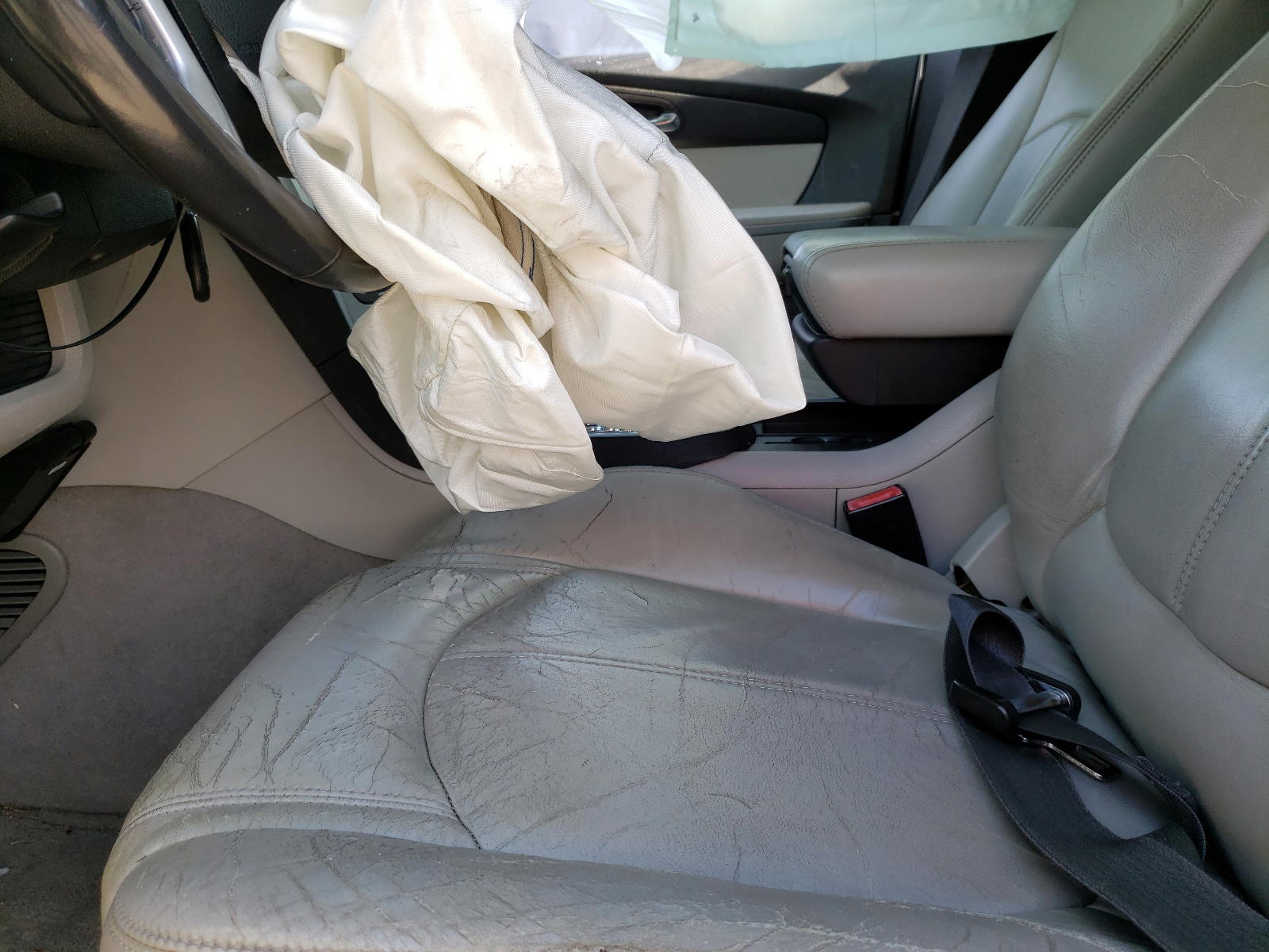 Photo 5 from auction – 2011 GMC ACADIA SLT with VIN 1GKKVRED4BJ238154