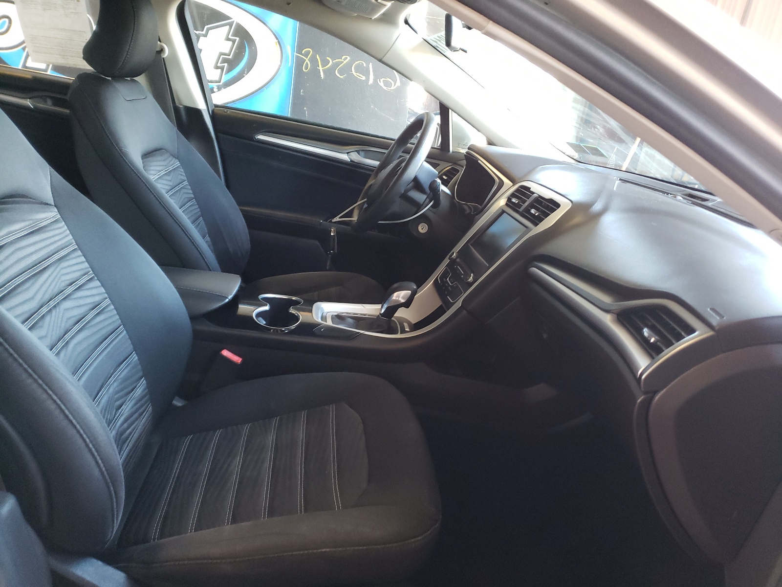 Photo 5 from auction – 2016 FORD FUSION SE with VIN 3FA6P0H77GR205838