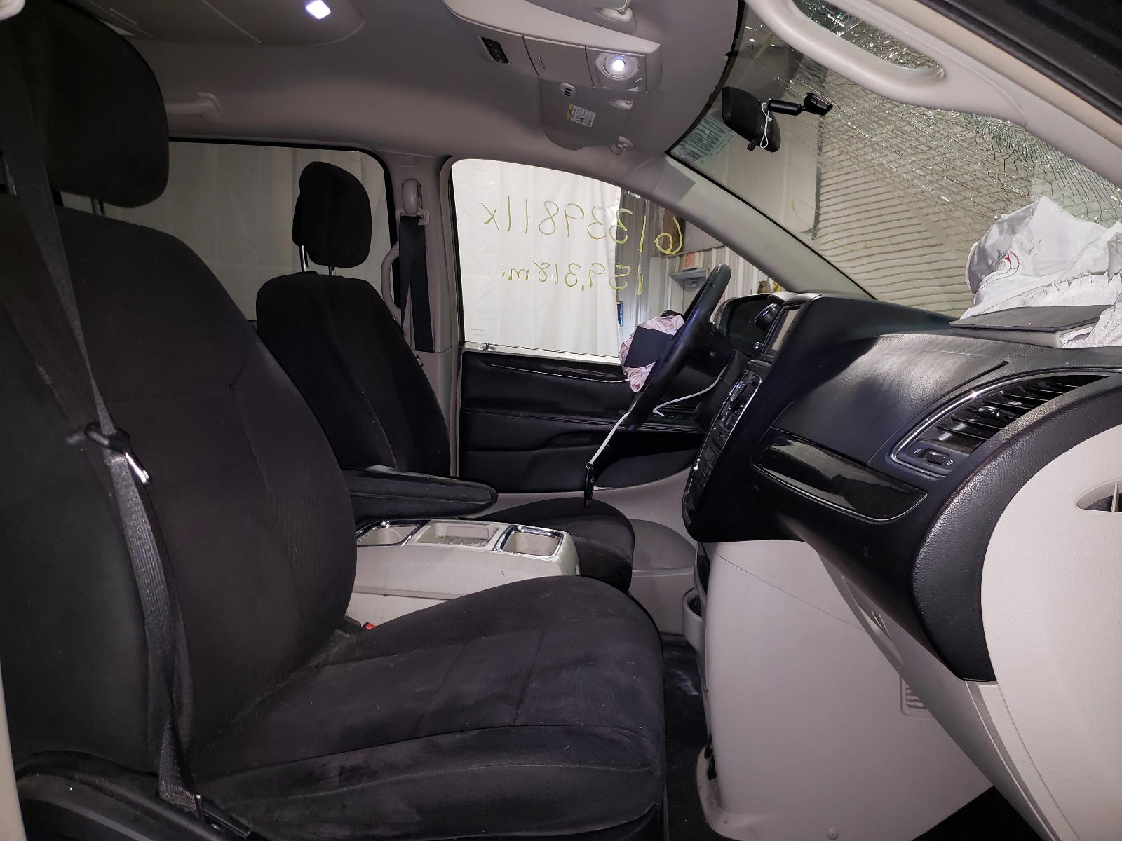 Photo 5 from auction – 2011 CHRYSLER TOWN & COU with VIN 2A4RR5DG6BR687537