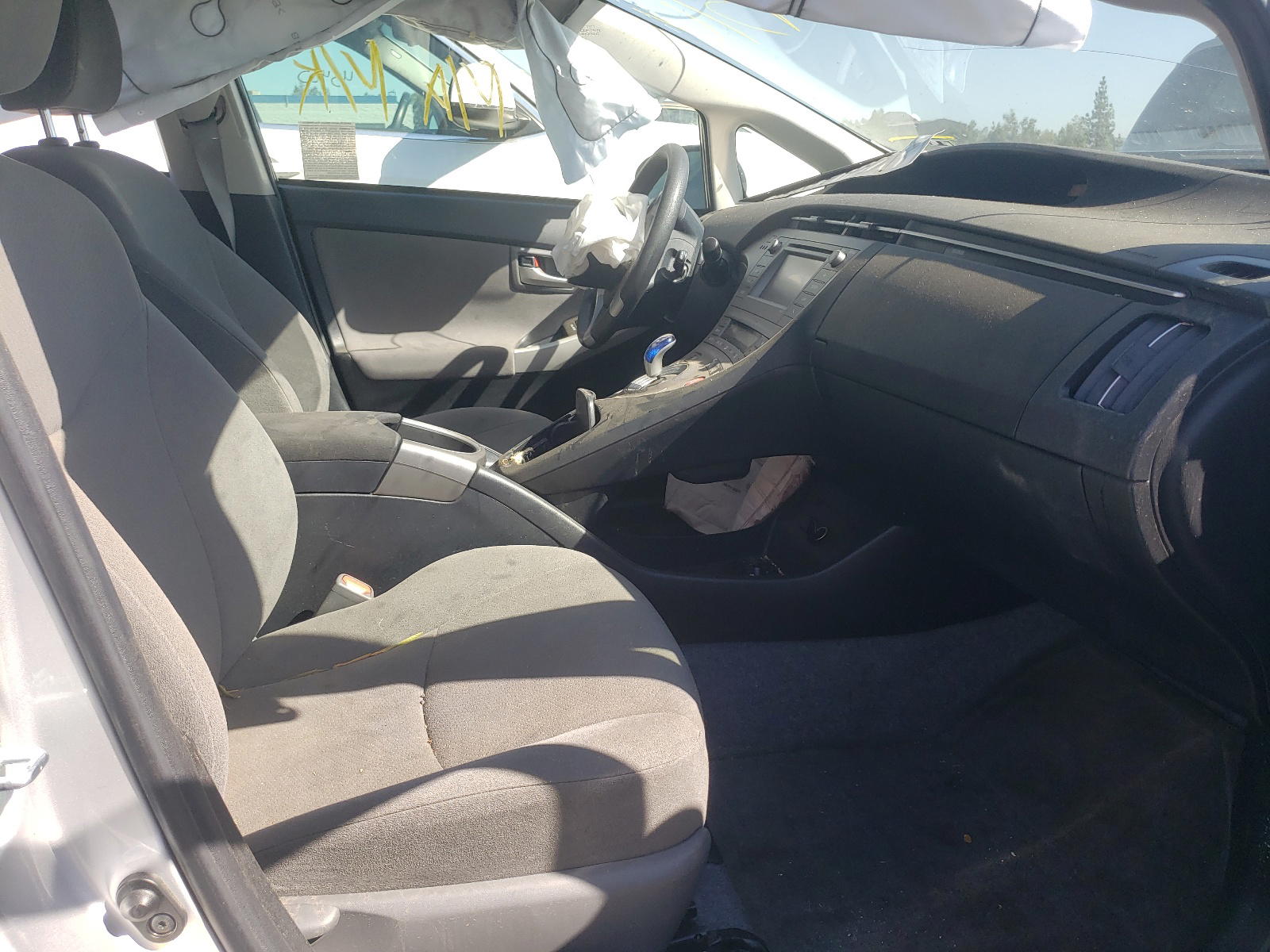 Photo 5 from auction – 2015 TOYOTA PRIUS with VIN JTDKN3DU8F1933916