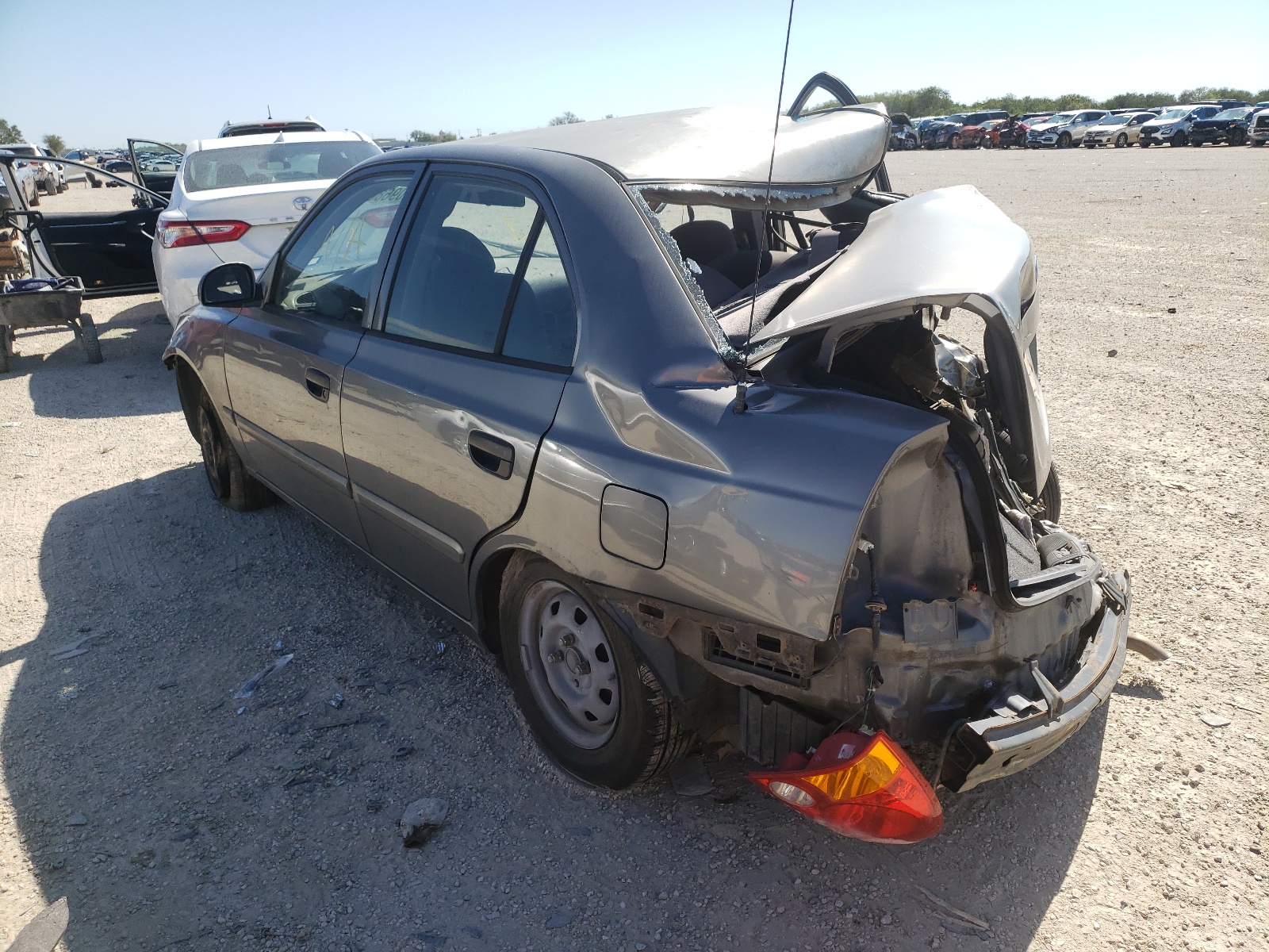 Photo 3 from auction – 2003 HYUNDAI ACCENT GL with VIN KMHCG45C93U446272