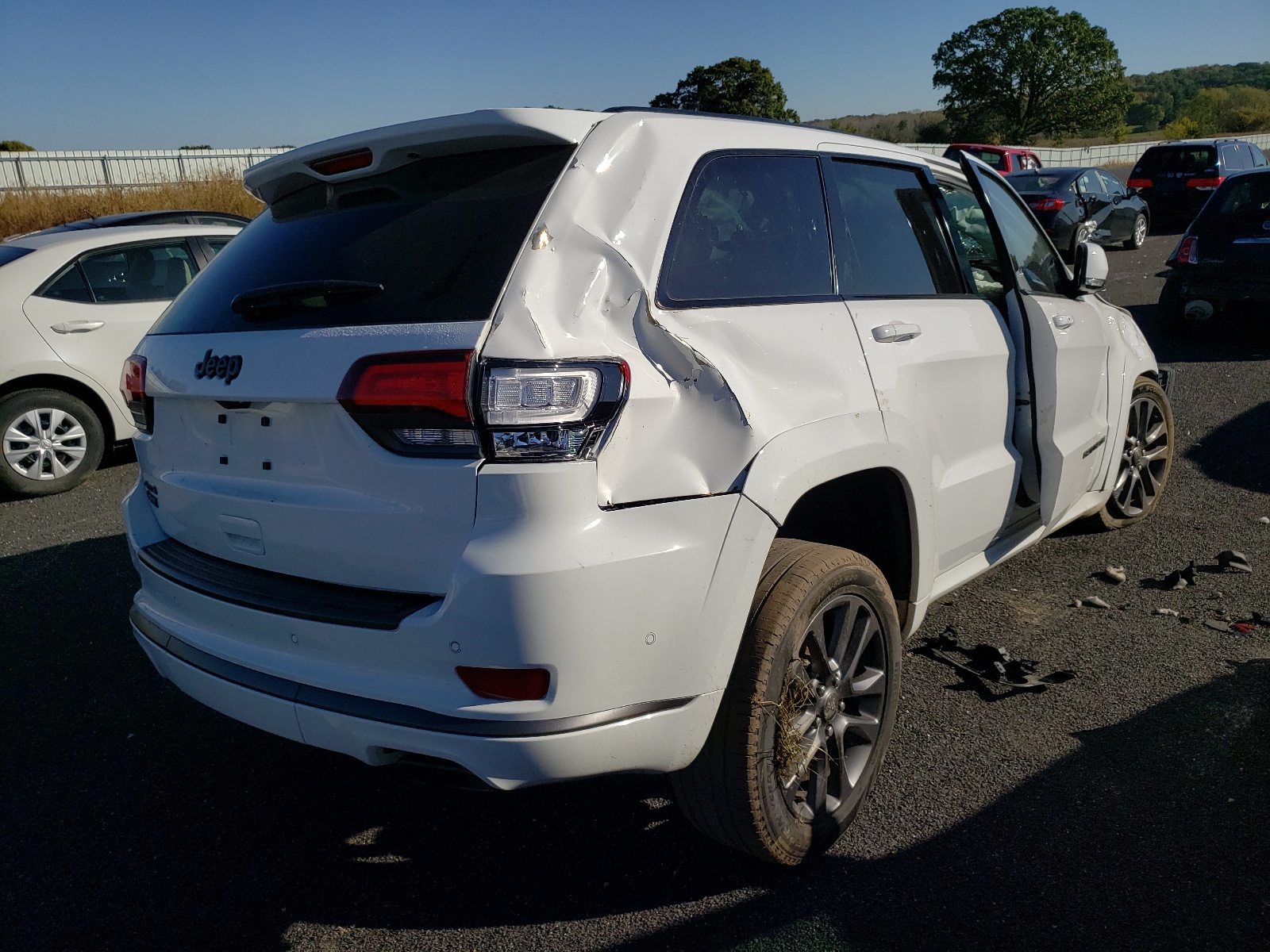 Photo 4 from auction – 2018 JEEP GRAND CHER with VIN 1C4RJFCGXJC190020