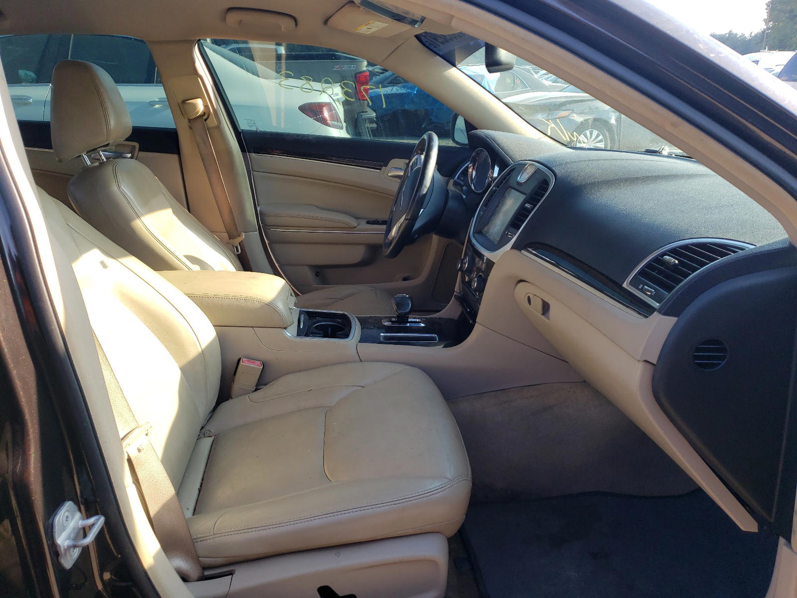 Photo 5 from auction – 2012 CHRYSLER 300 LIMITE with VIN 2C3CCACG2CH307872