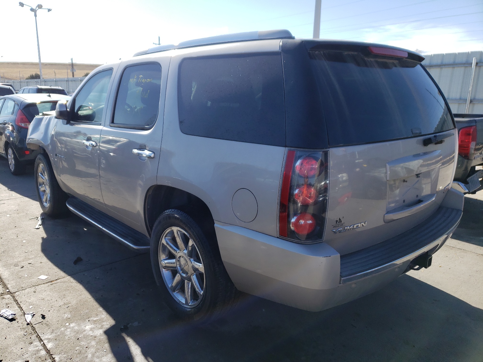 Photo 3 from auction – 2008 GMC YUKON DENA with VIN 1GKFK63898J171770