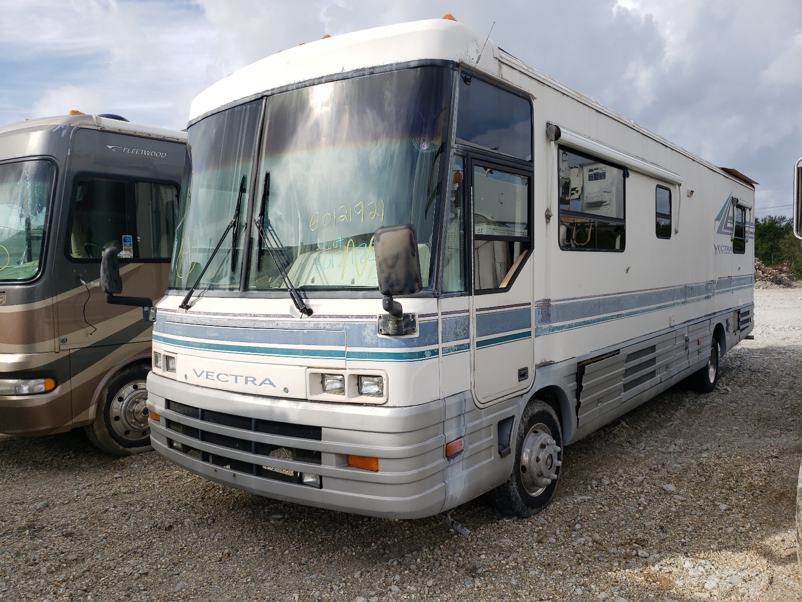 Photo 2 from auction – 1995 WINNEBAGO VECTRA with VIN 4CDR6BR14S2306119