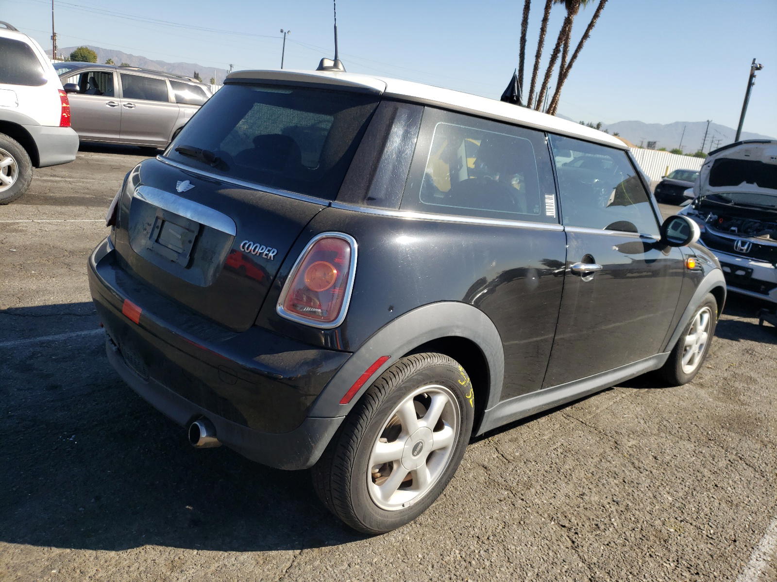 Photo 4 from auction – 2010 MINI COOPER with VIN WMWMF3C57ATZ24277