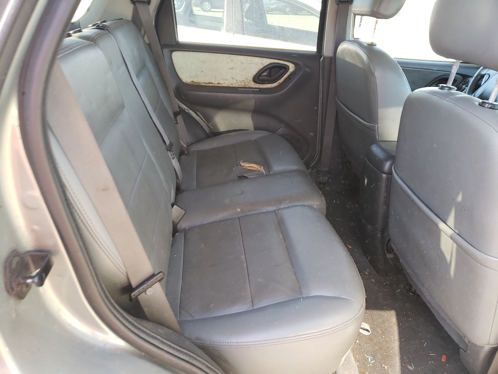Photo 6 from auction – 2005 FORD ESCAPE HEV with VIN 1FMCU96H75KD54477