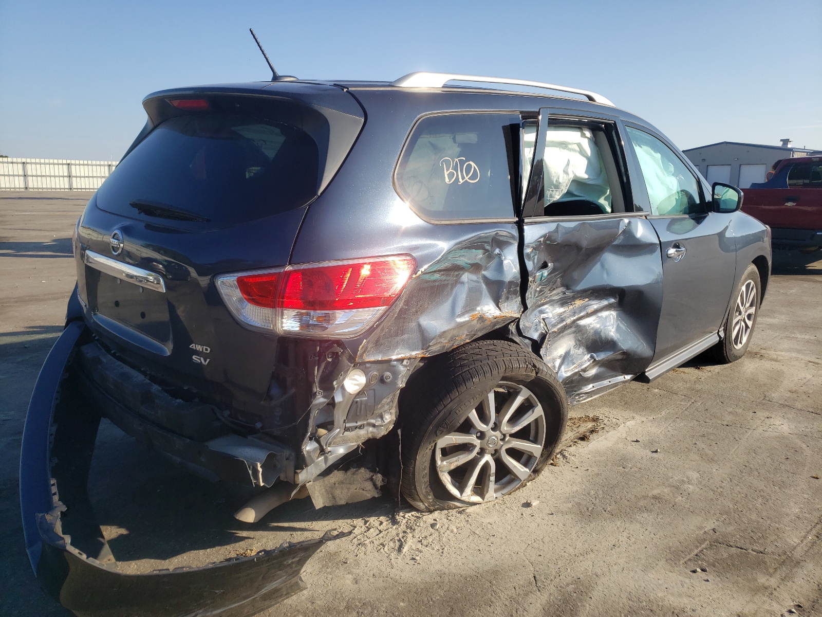 Photo 4 from auction – 2016 NISSAN PATHFINDER with VIN 5N1AR2MM2GC611056