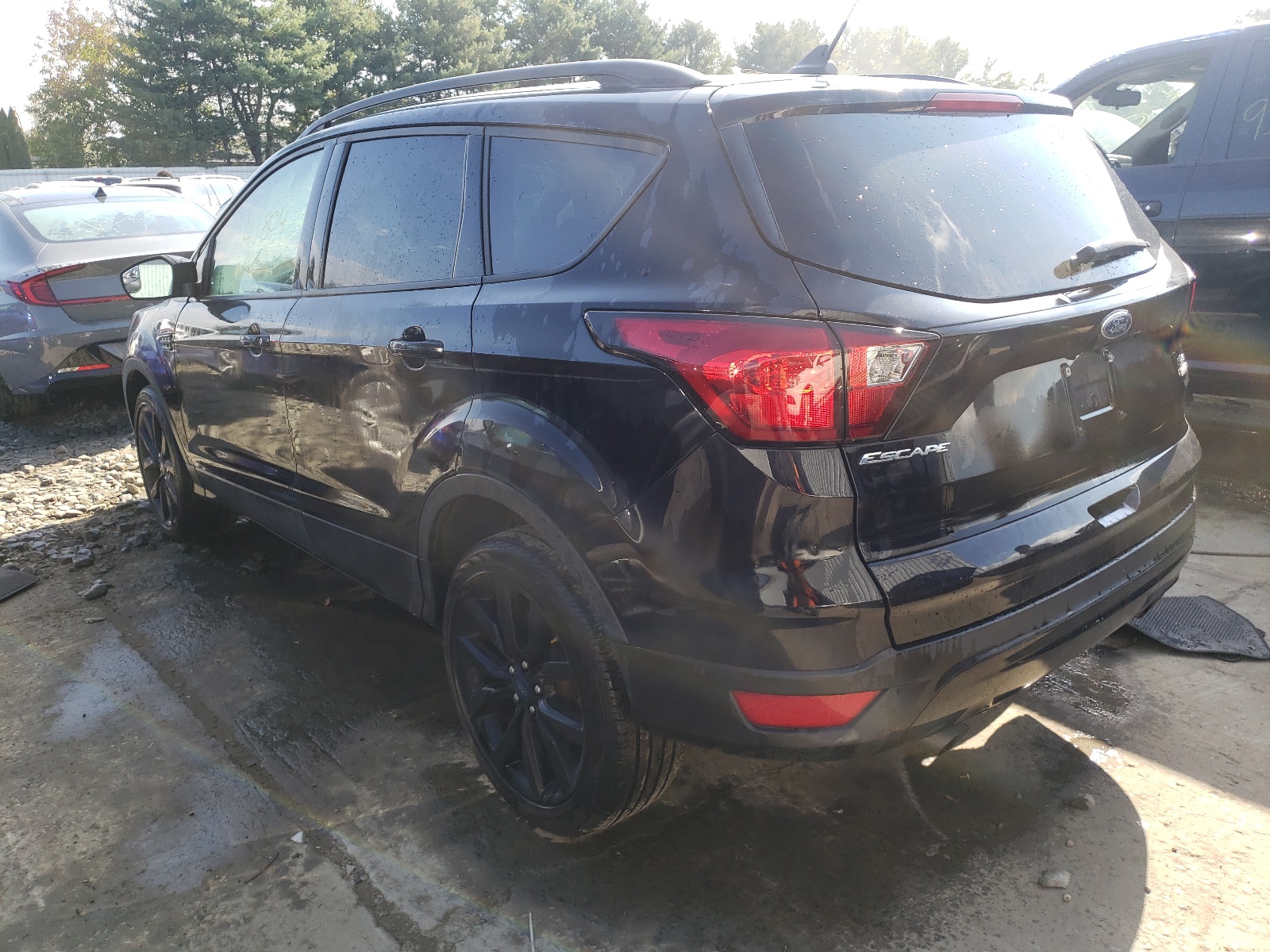 Photo 3 from auction – 2019 FORD ESCAPE SE with VIN 1FMCU9GD6KUB10346