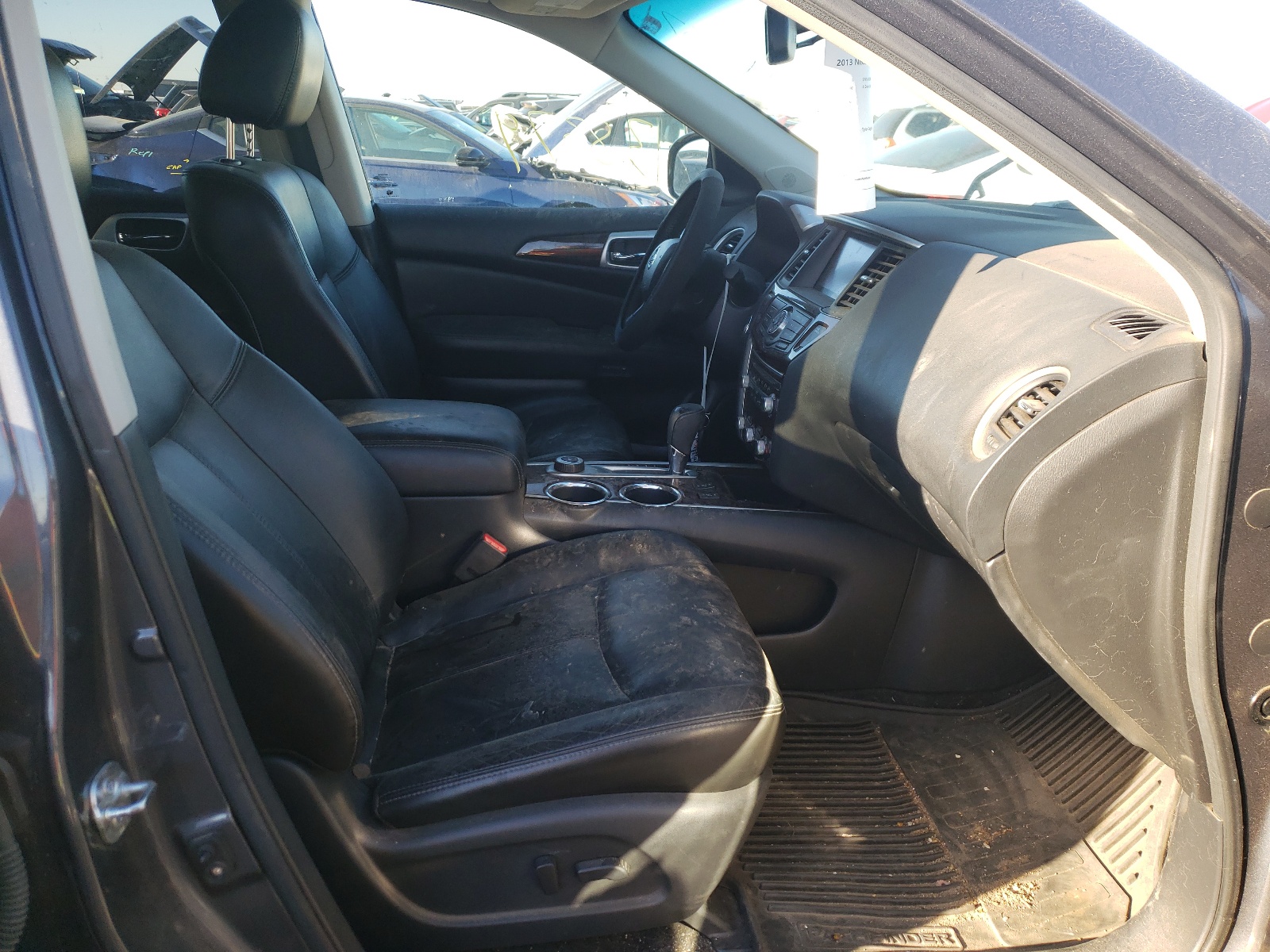 Photo 5 from auction – 2013 NISSAN PATHFINDER with VIN 5N1AR2MM6DC629782
