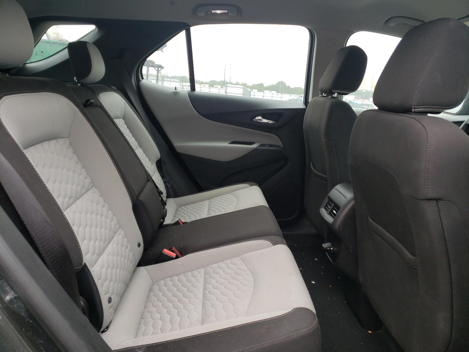Photo 6 from auction – 2018 CHEVROLET EQUINOX with VIN 2GNAXHEVXJ6139376