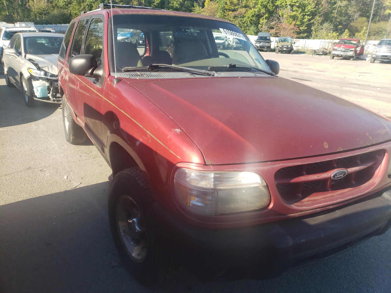 FORD EXPLORER X 2000 with VIN 1FMZU73E8YUB63801 - Photo from auction