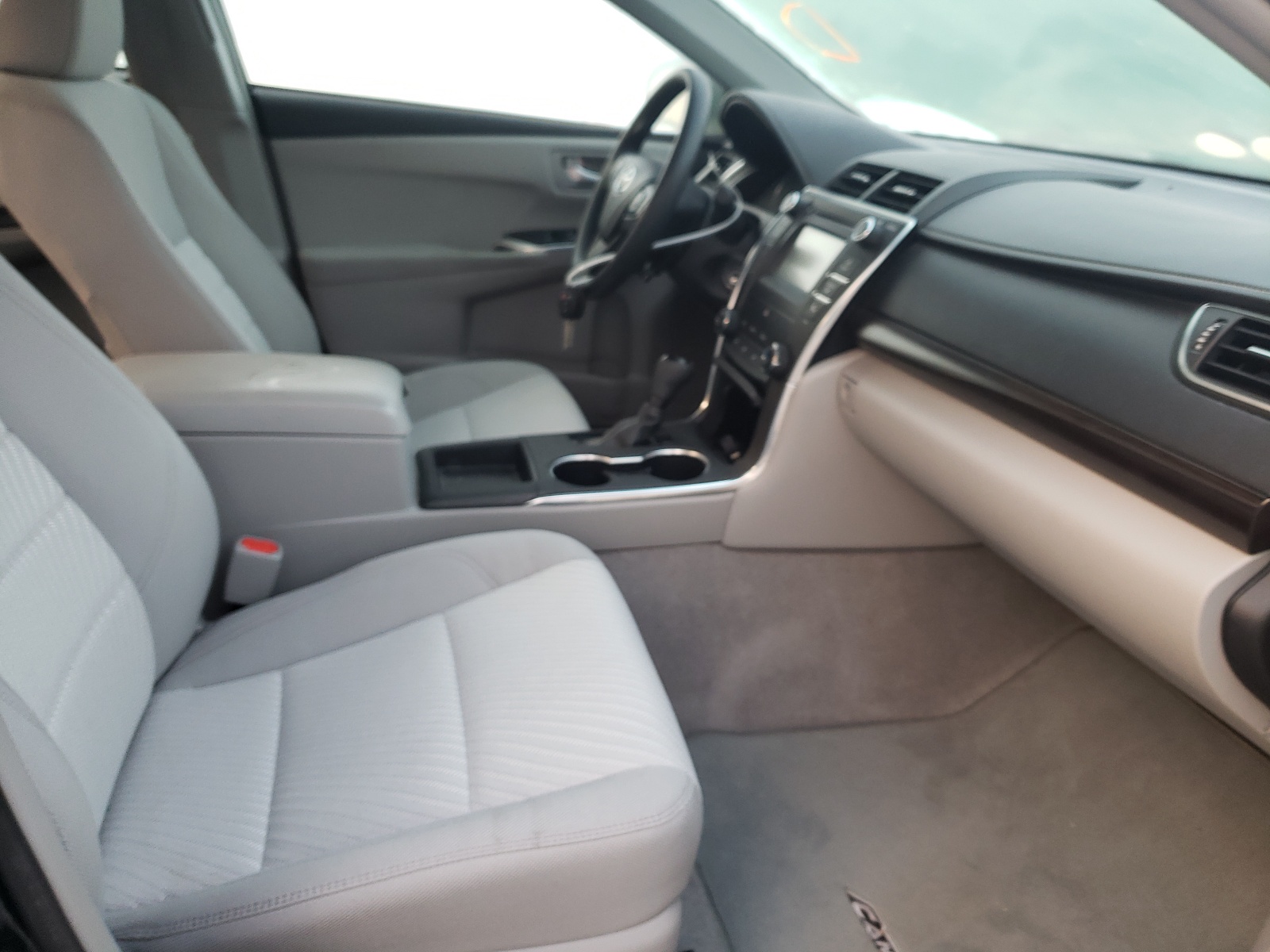 Photo 5 from auction – 2016 TOYOTA CAMRY HYBR with VIN 4T1BF1FK7GU543074