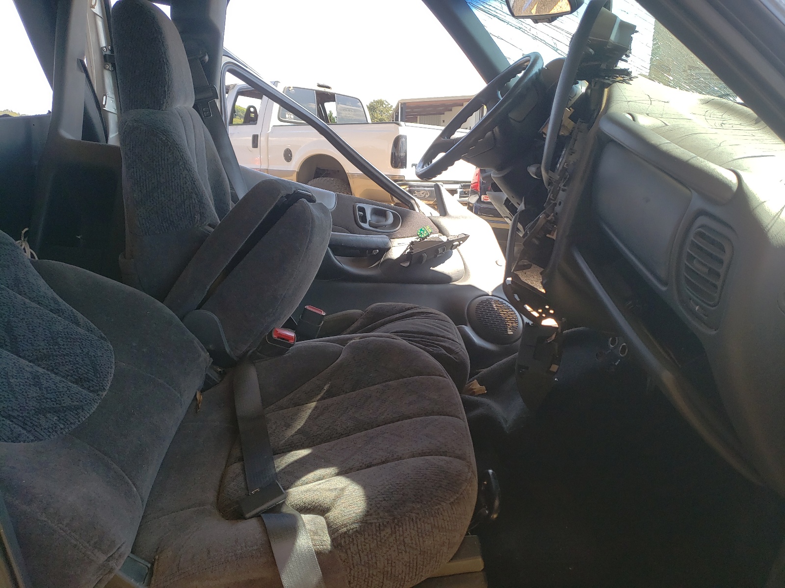 Photo 5 from auction – 1998 GMC SONOMA with VIN 1GTCS19X9W8508698