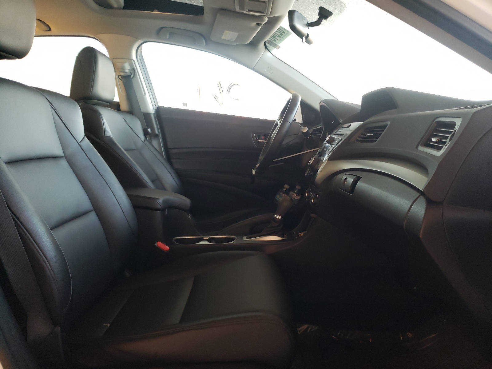 Photo 5 from auction – 2017 ACURA ILX BASE W with VIN 19UDE2F38HA003476
