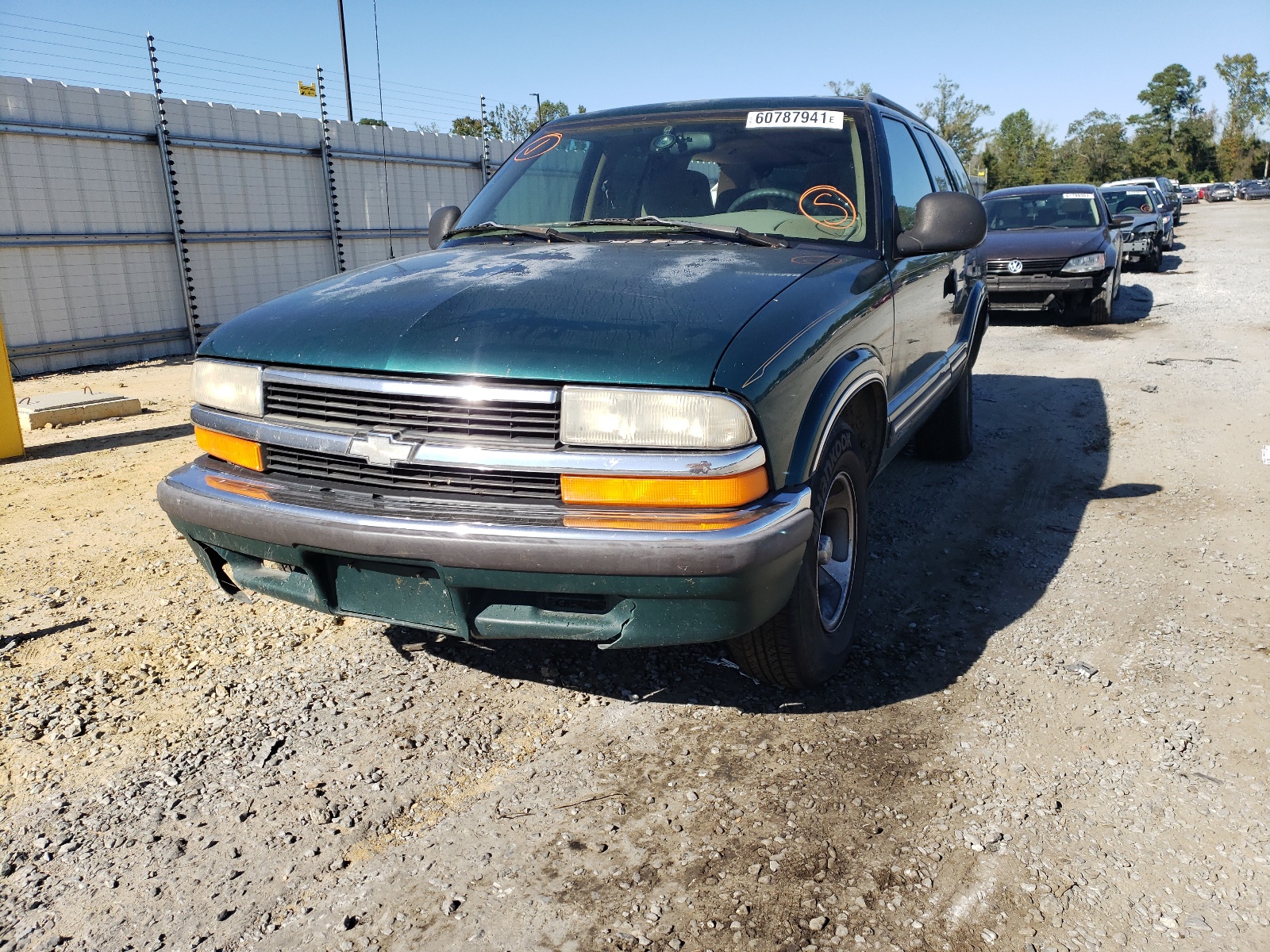 Photo 2 from auction – 1998 CHEVROLET BLAZER with VIN 1GNCS13W6W2112173