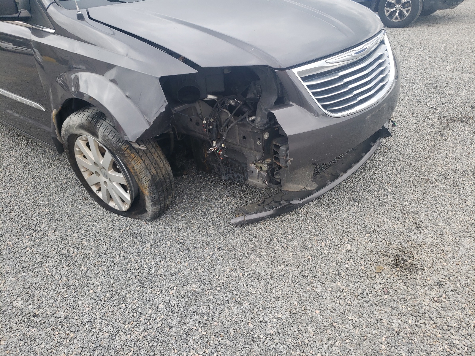 Photo 9 from auction – 2015 CHRYSLER TOWN & COU with VIN 2C4RC1BGXFR740751