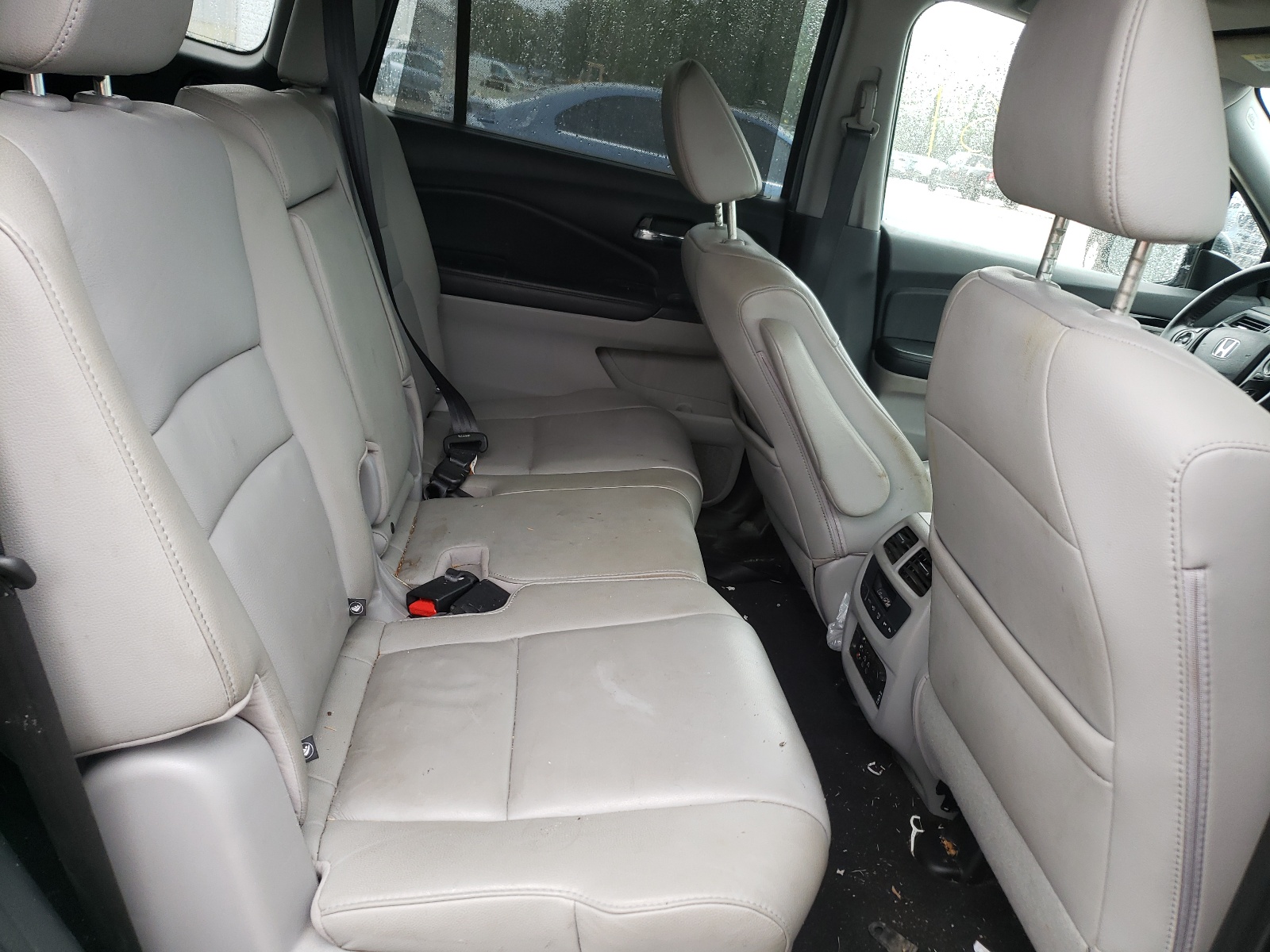 Photo 6 from auction – 2016 HONDA PILOT TOUR with VIN 5FNYF6H91GB073302