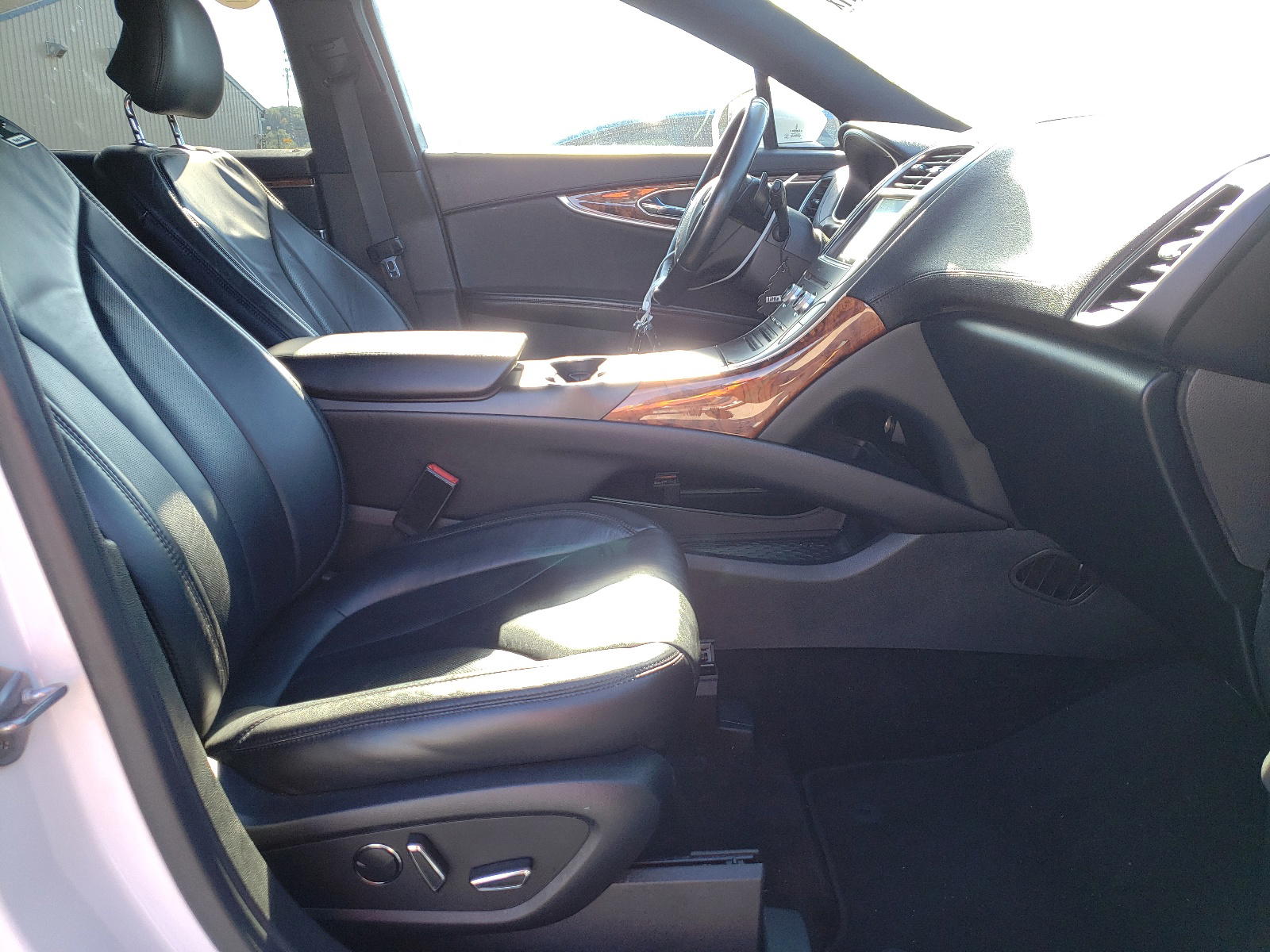 Photo 5 from auction – 2016 LINCOLN MKX SELECT with VIN 2LMTJ6KR9GBL80375