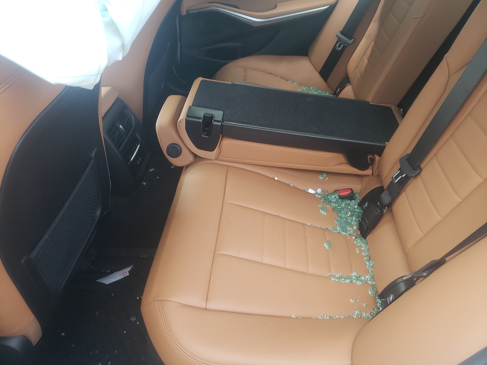 Photo 6 from auction – 2021 BMW 330XI with VIN 3MW5R7J09M8B92546