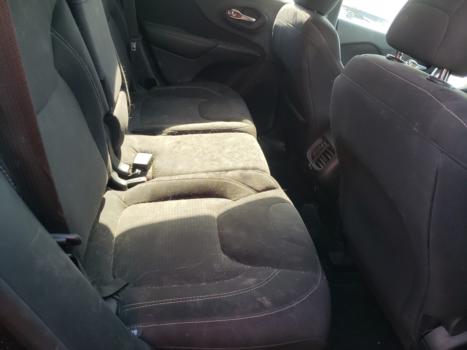 Photo 6 from auction – 2015 JEEP CHEROKEE L with VIN 1C4PJMCB7FW772050