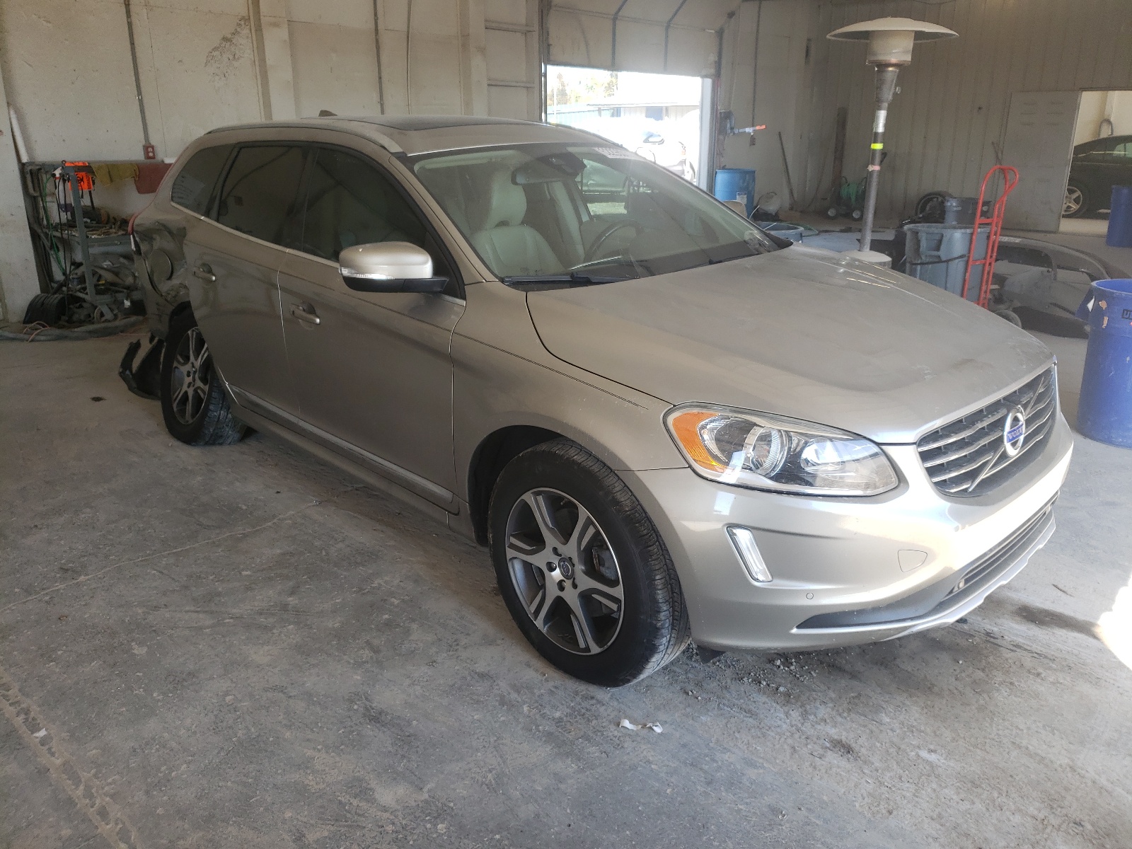 Photo 1 from auction – 2015 VOLVO XC60 T6 PL with VIN YV449MDD5F2625550