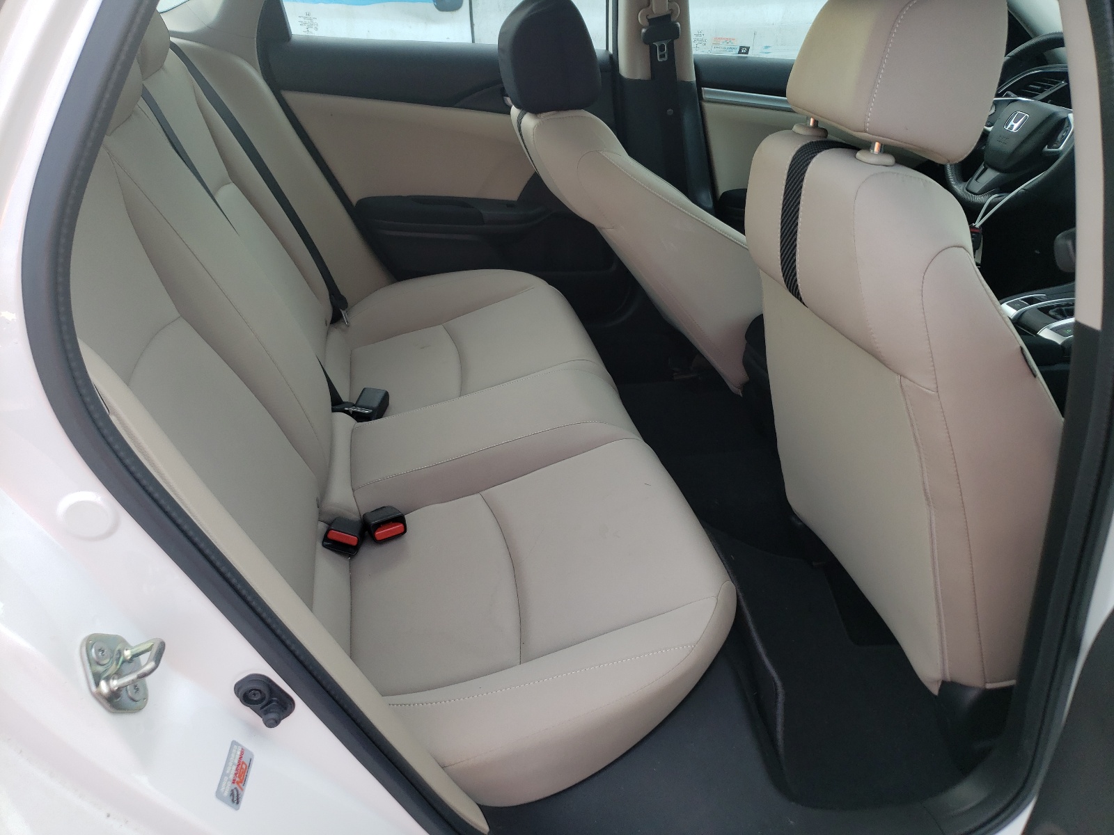 Photo 6 from auction – 2017 HONDA CIVIC LX with VIN 2HGFC2F51HH533466