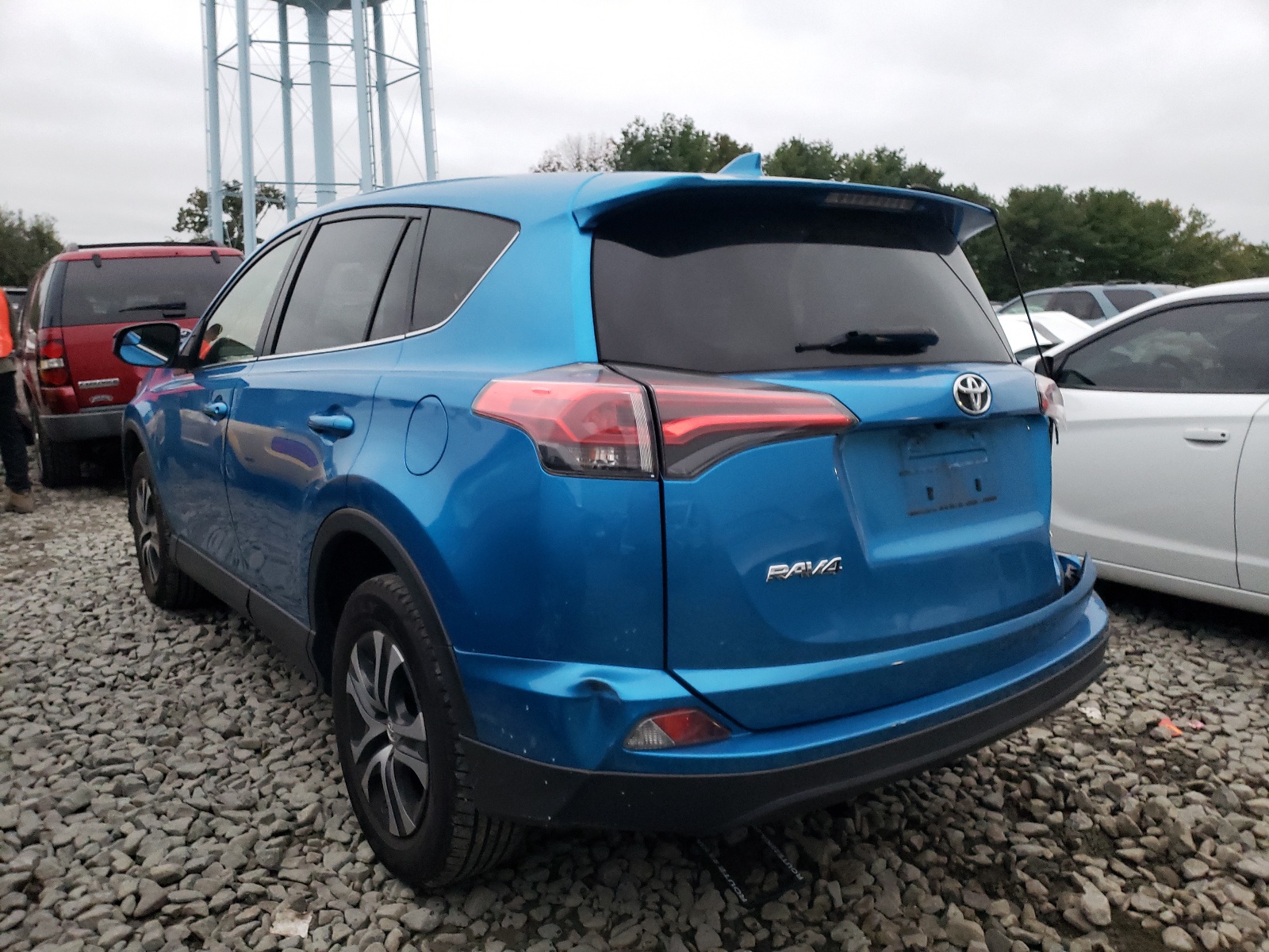 Photo 3 from auction – 2017 TOYOTA RAV4 LE with VIN JTMBFREV0HJ164127