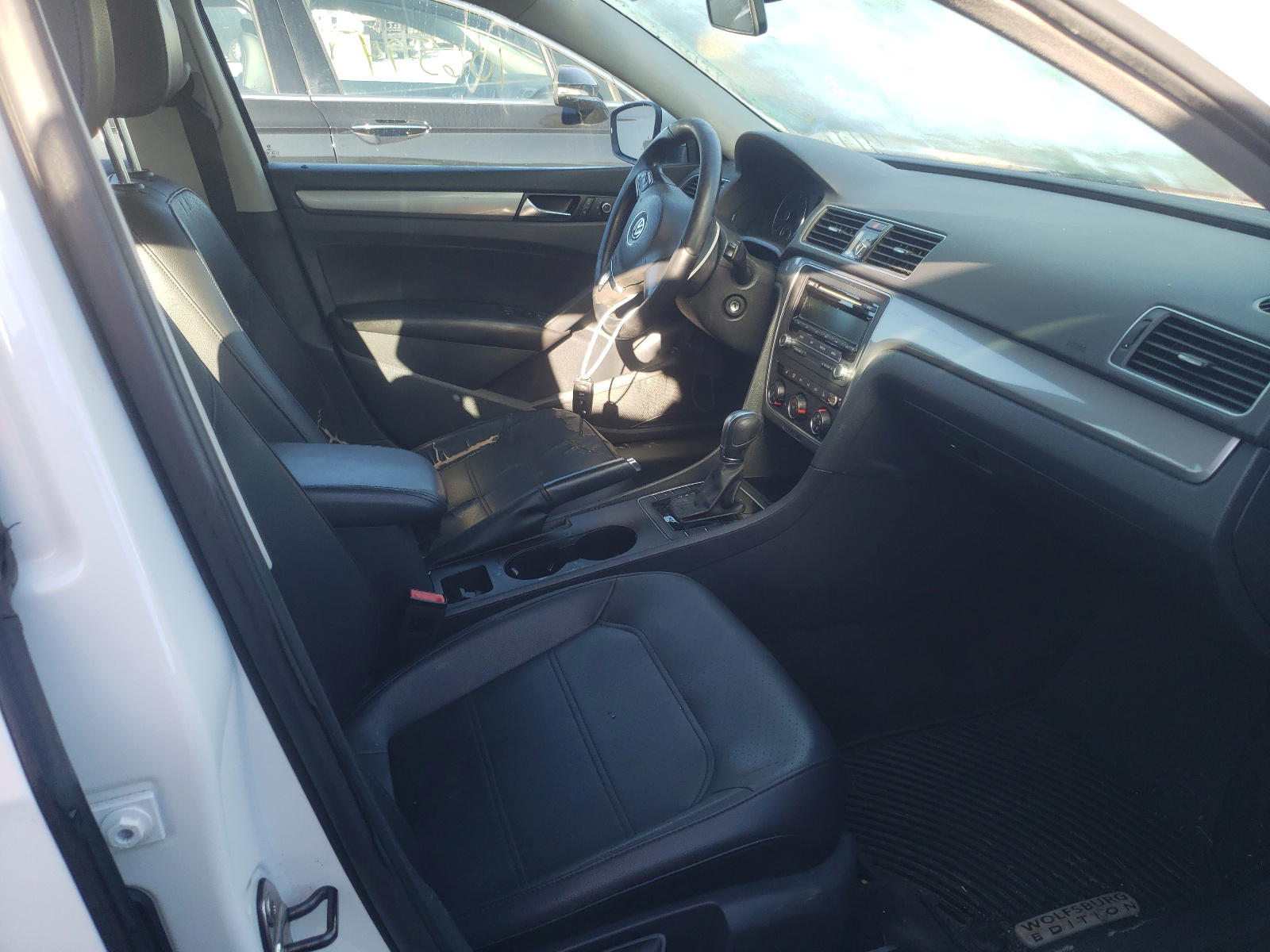 Photo 5 from auction – 2014 VOLKSWAGEN PASSAT S with VIN 1VWAP7A36EC021925