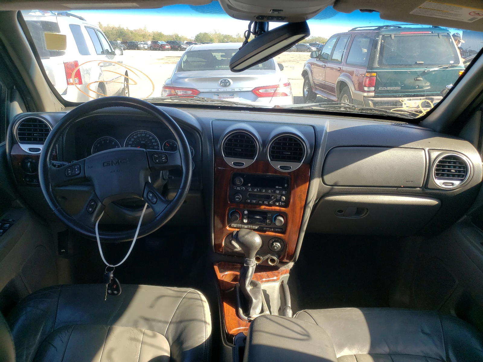 Photo 9 from auction – 2002 GMC ENVOY with VIN 1GKDT13S822494910
