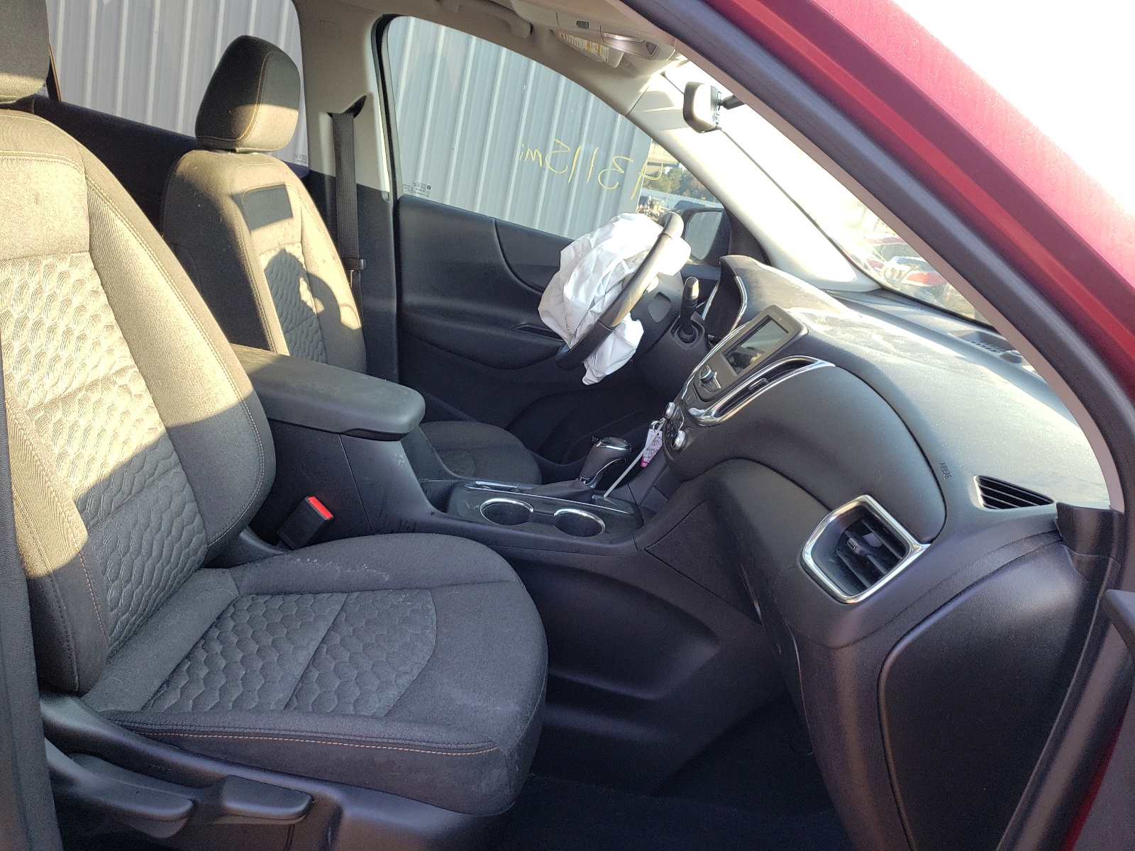 Photo 5 from auction – 2019 CHEVROLET EQUINOX LT with VIN 2GNAXKEV3K6130033