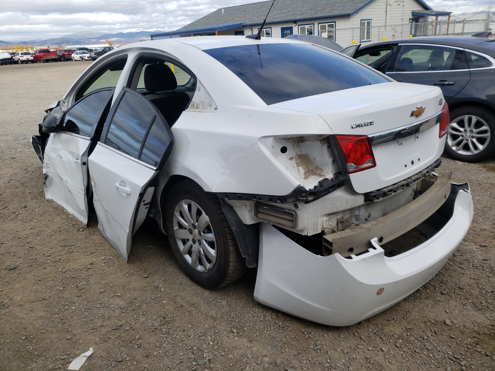 Photo 3 from auction – 2011 CHEVROLET CRUZE LS with VIN 1G1PC5SH2B7152693
