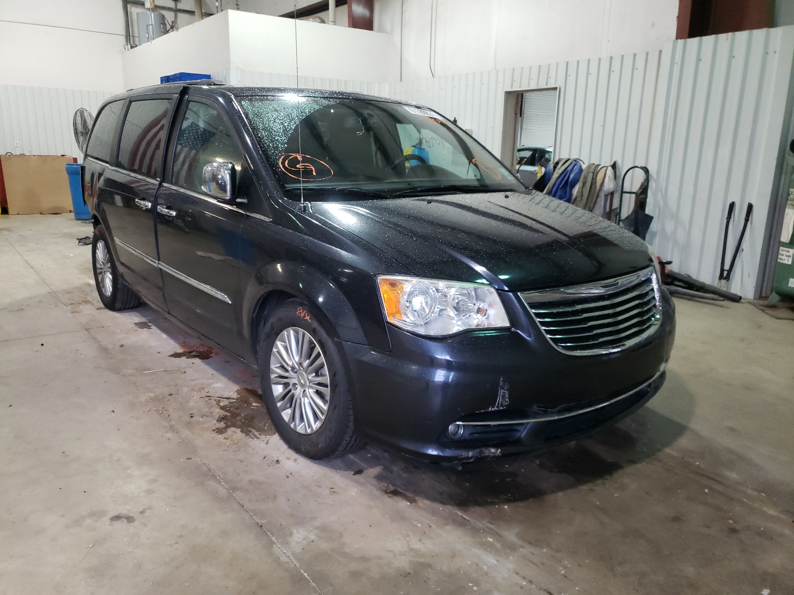 Photo 1 from auction – 2013 CHRYSLER TOWN & COU with VIN 2C4RC1CG9DR708546