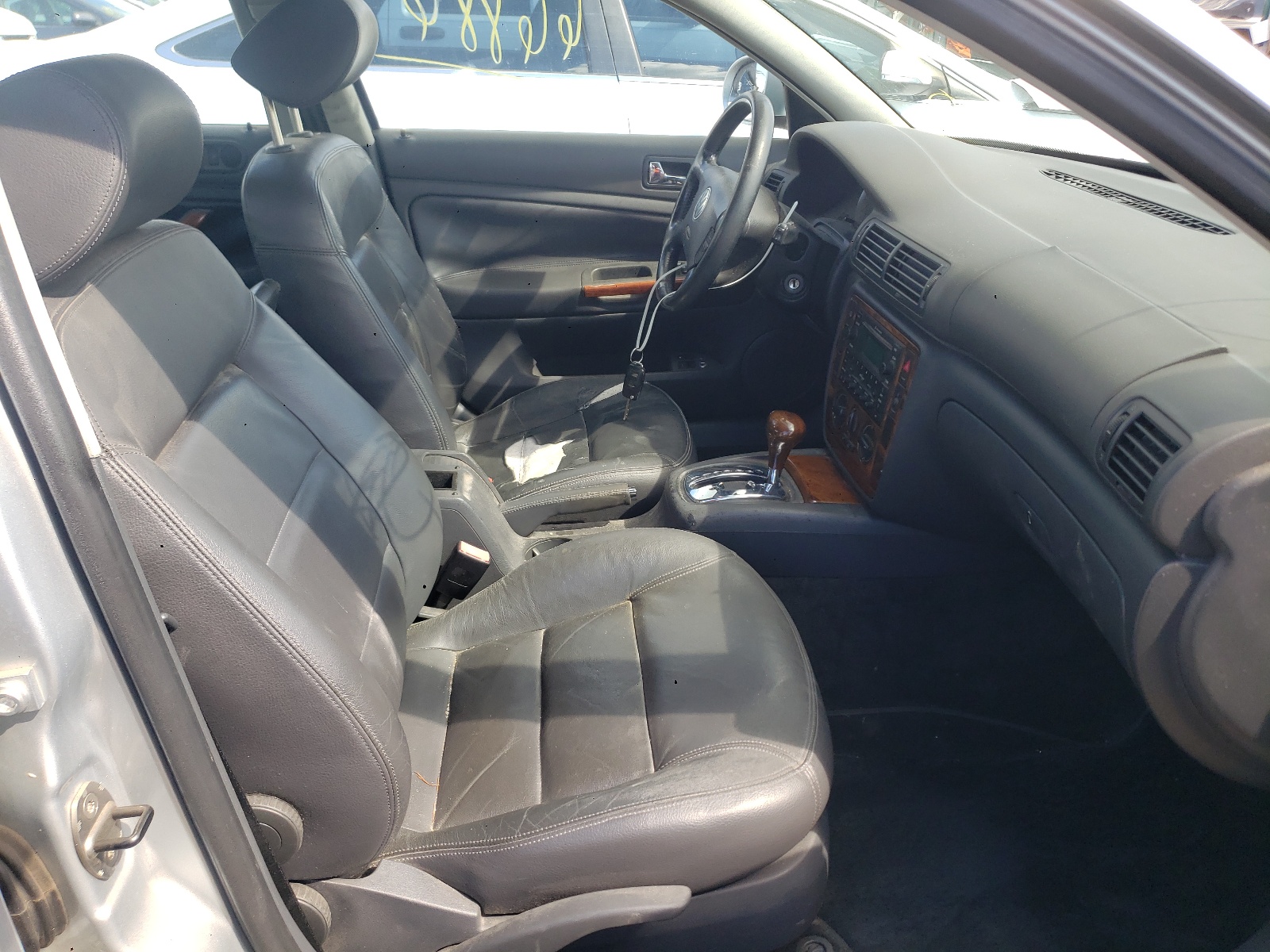 Фото 5 с аукциона – 2004 VOLKSWAGEN PASSAT с VIN WVWPD63B34E220406