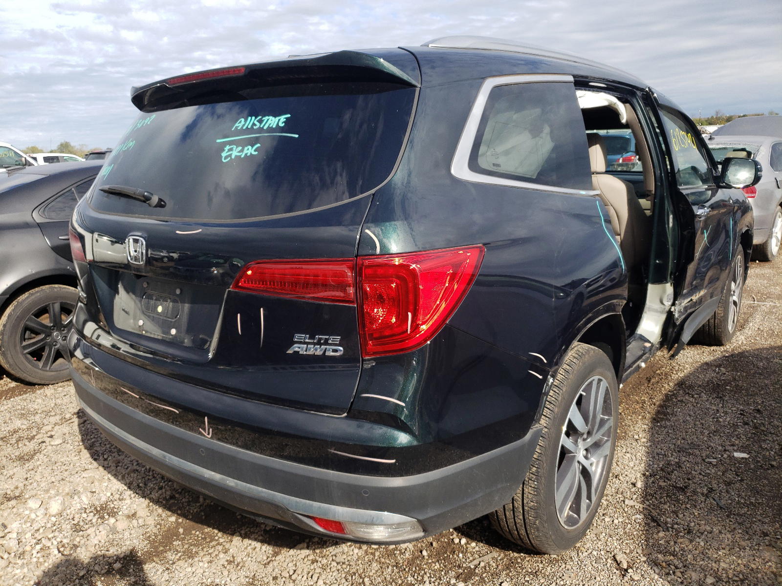 Photo 4 from auction – 2017 HONDA PILOT ELIT with VIN 5FNYF6H09HB101155