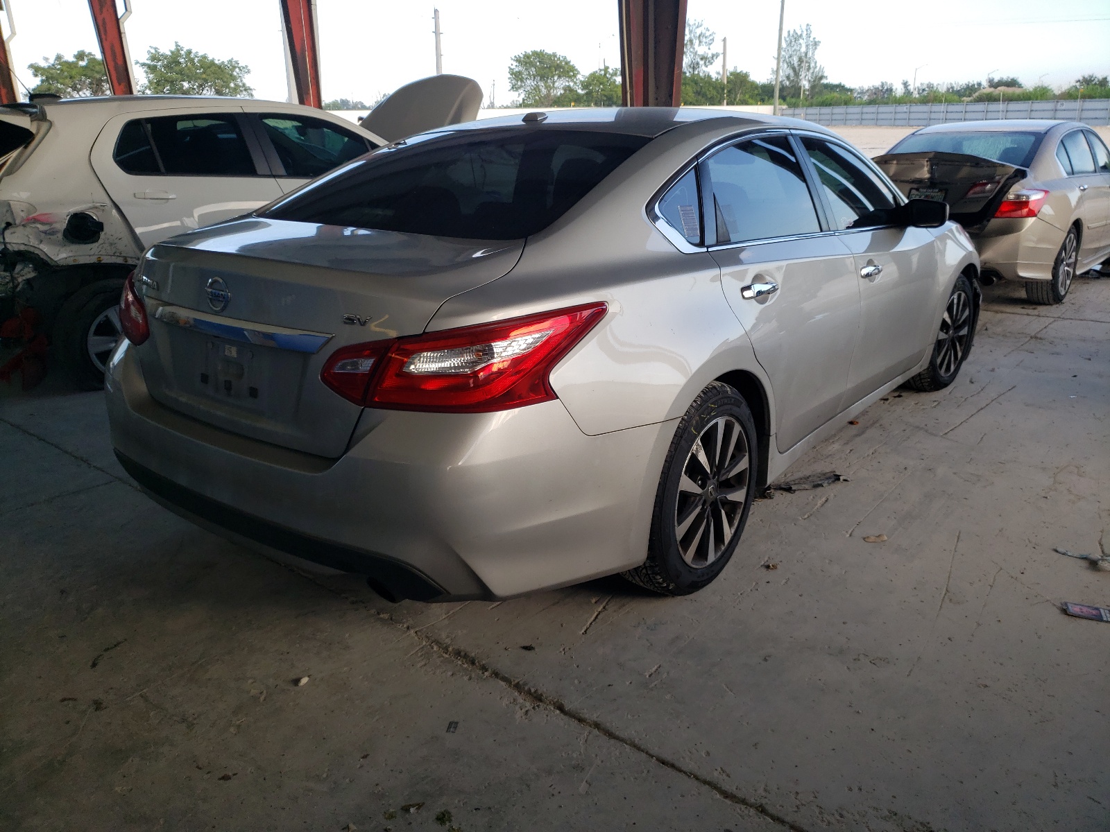Photo 4 from auction – 2017 NISSAN ALTIMA 2.5 with VIN 1N4AL3AP5HC142689