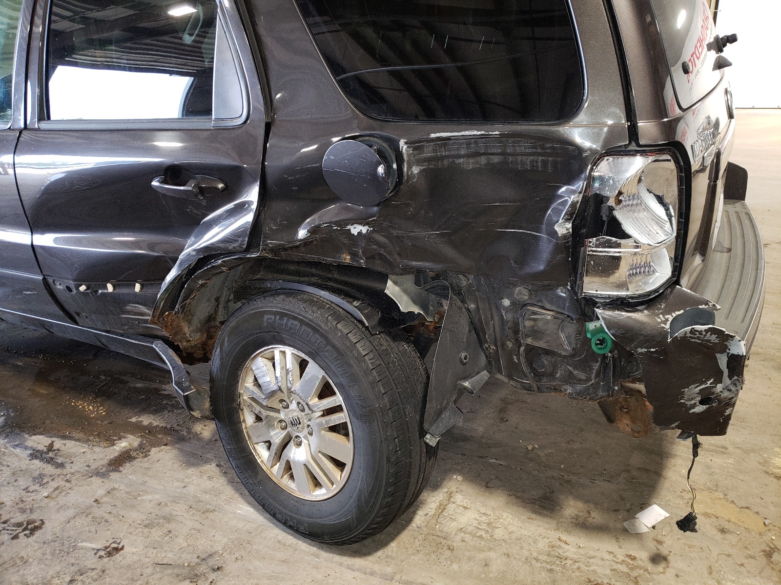 Photo 9 from auction – 2007 MERCURY MARINER PR with VIN 4M2CU97177KJ02814