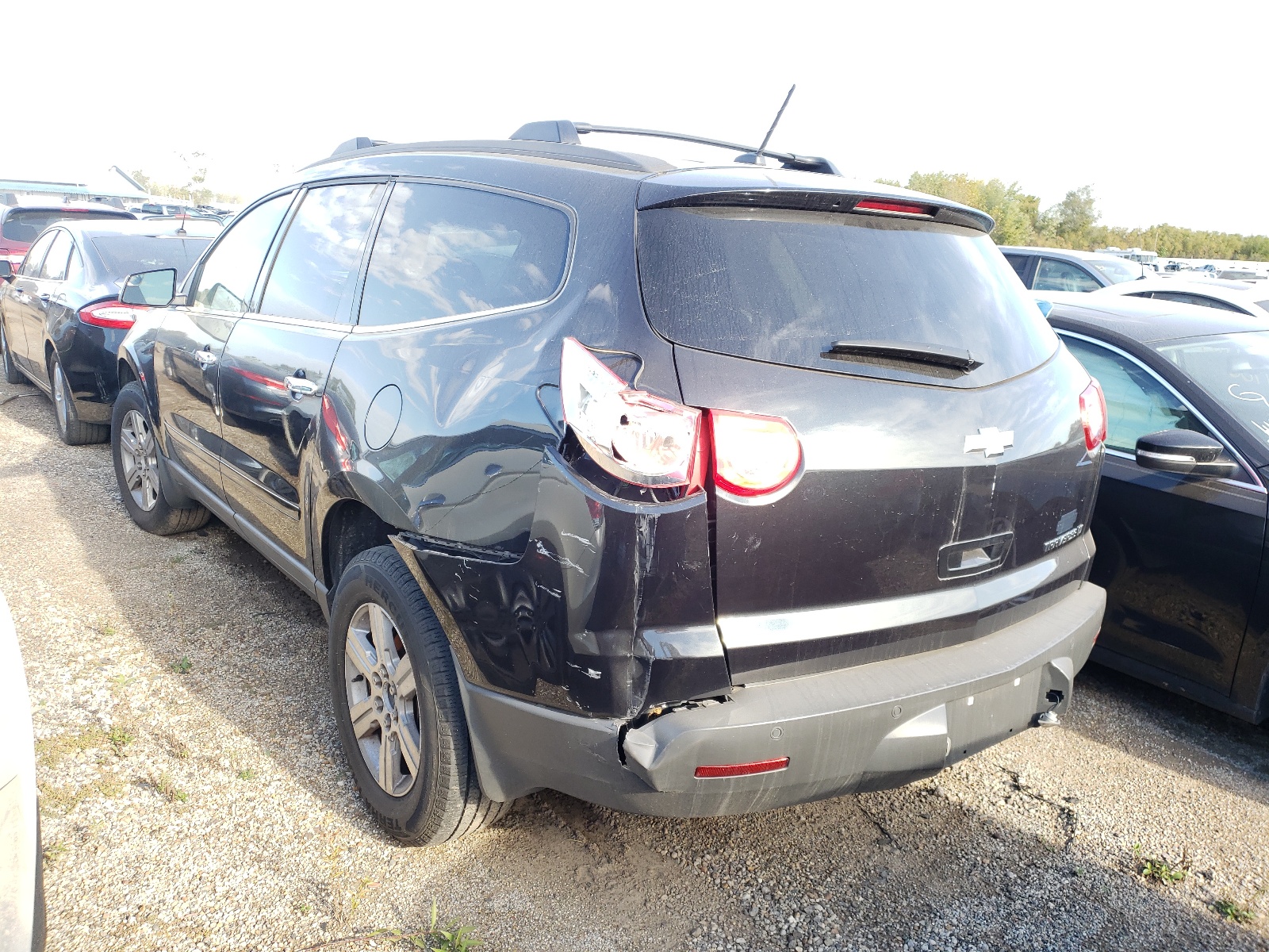 Photo 3 from auction – 2010 CHEVROLET TRAVERSE L with VIN 1GNLRFEDXAJ233324