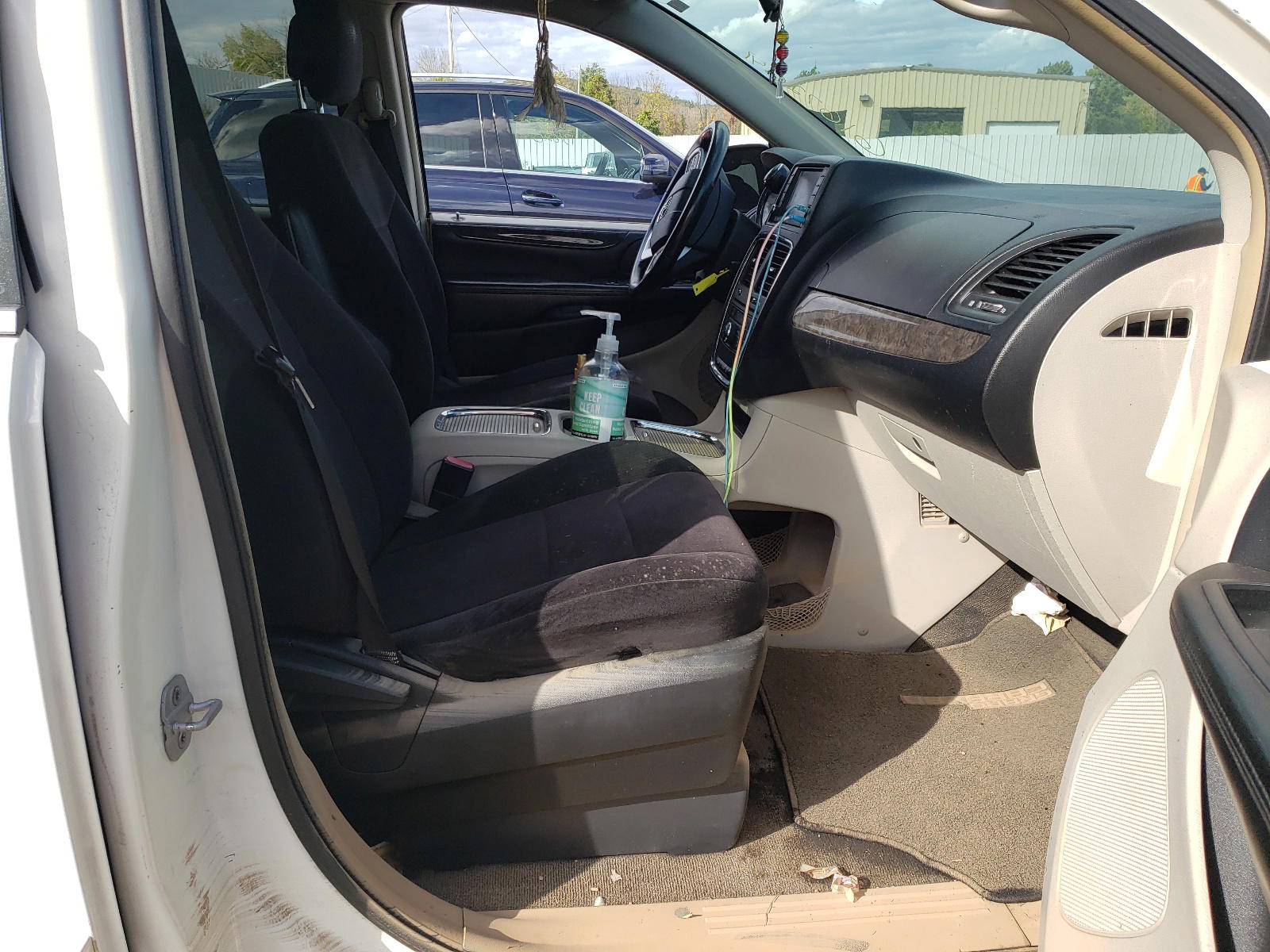 Photo 5 from auction – 2011 DODGE GRAND CARA with VIN 2D4RN5DG3BR748718