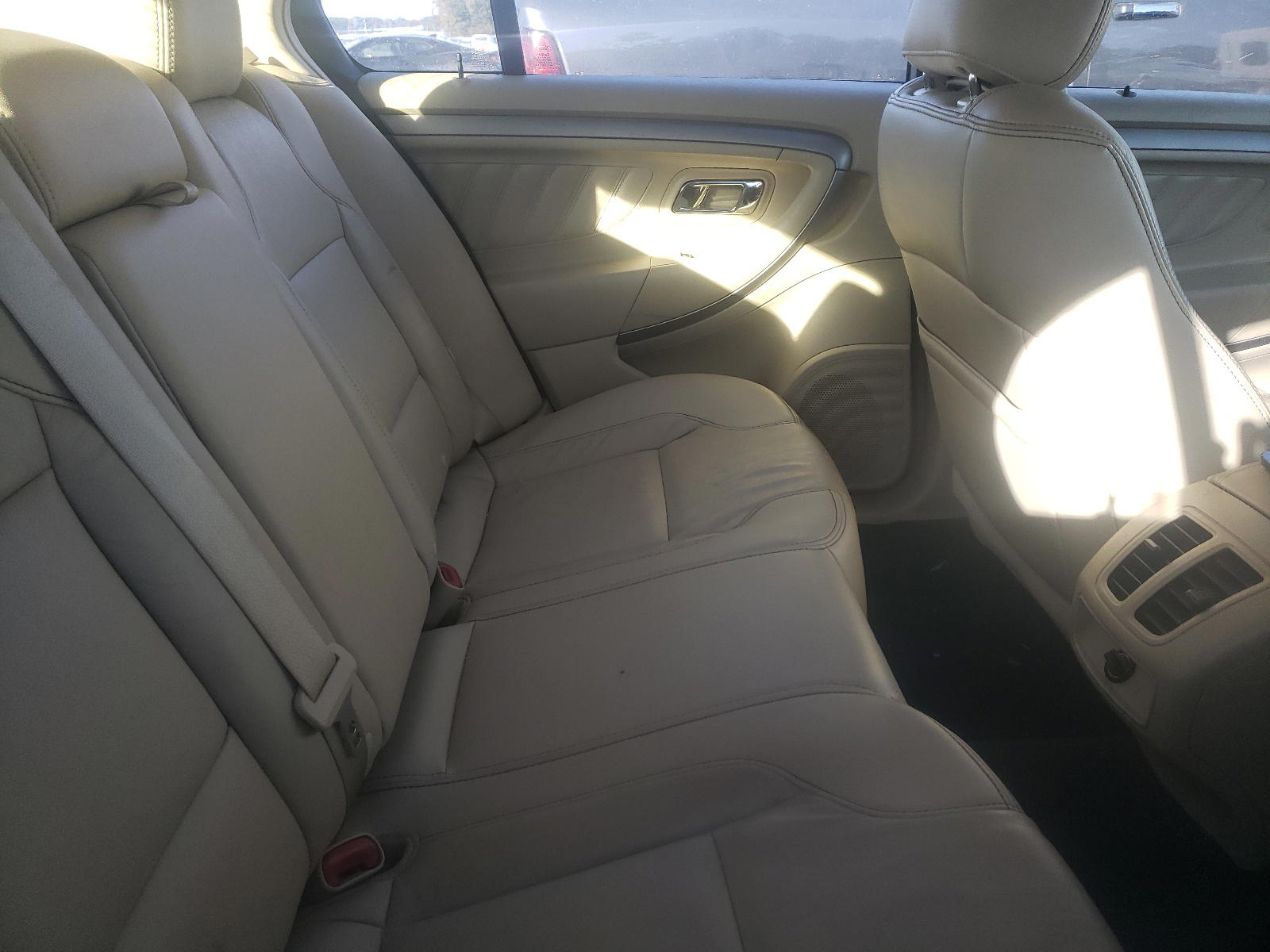 Photo 6 from auction – 2015 FORD TAURUS SEL with VIN 1FAHP2E80FG208488