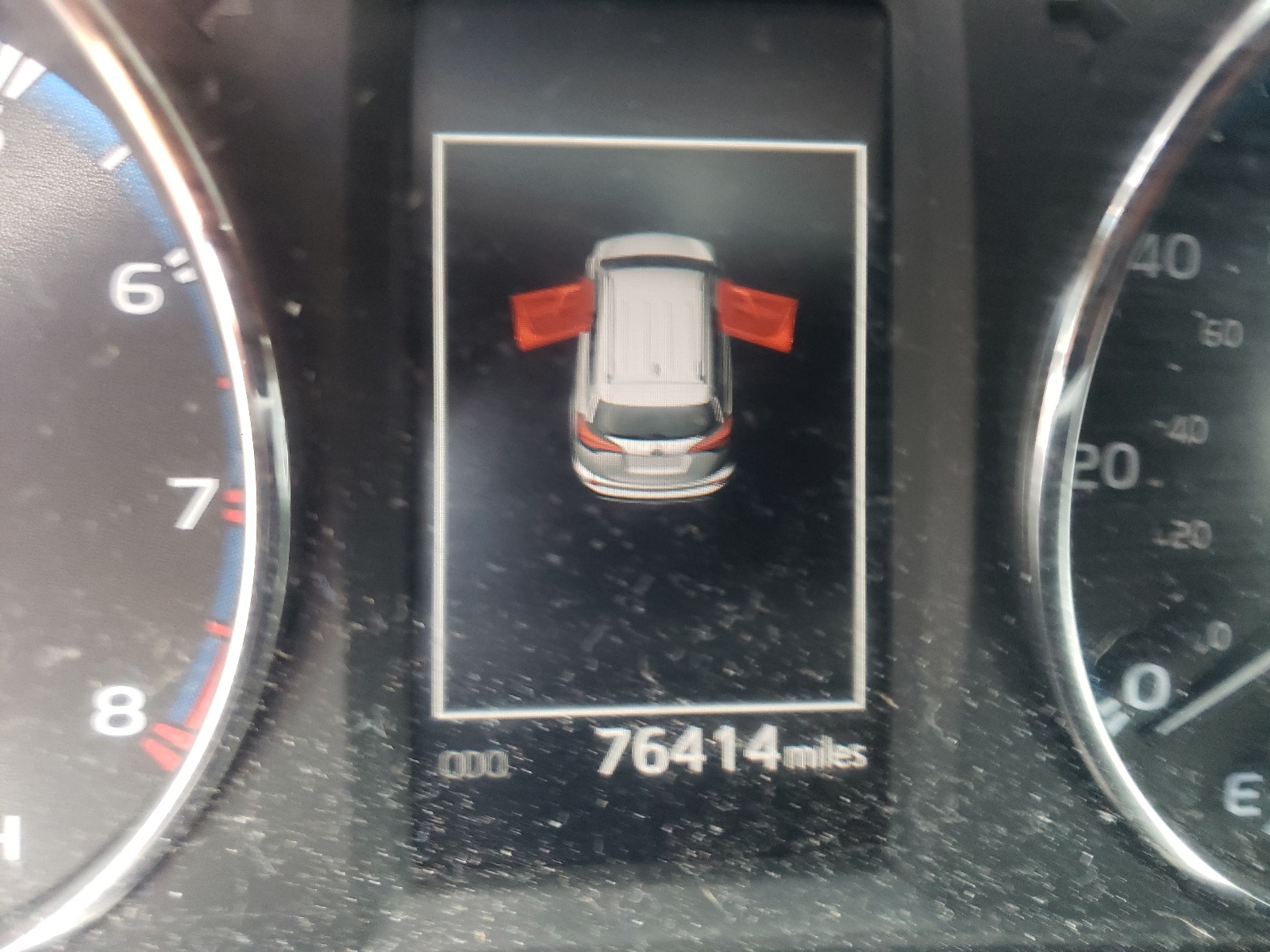 Photo 8 from auction – 2016 TOYOTA RAV4 XLE with VIN 2T3WFREV9GW295753