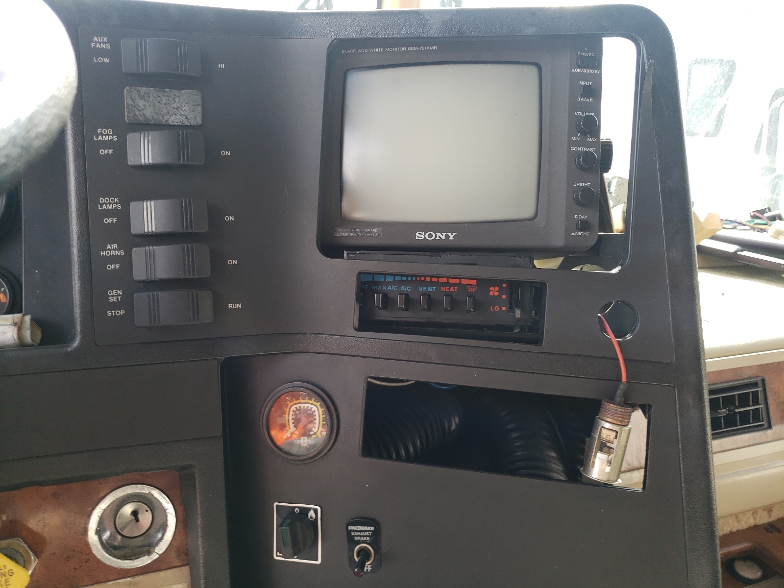 Photo 9 from auction – 1995 WINNEBAGO VECTRA with VIN 4CDR6BR14S2306119