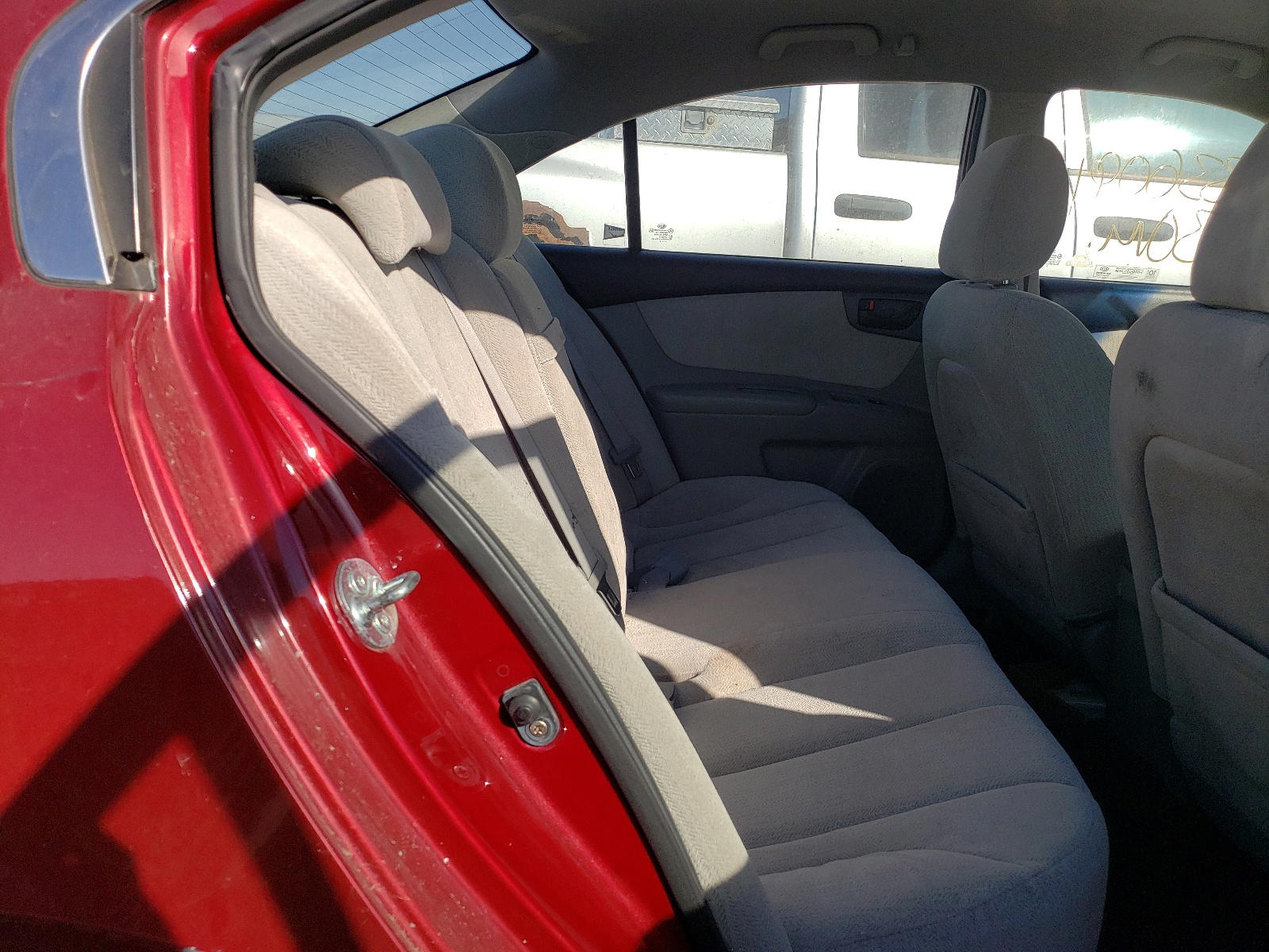 Photo 6 from auction – 2008 KIA OPTIMA with VIN KNAGE123085259564