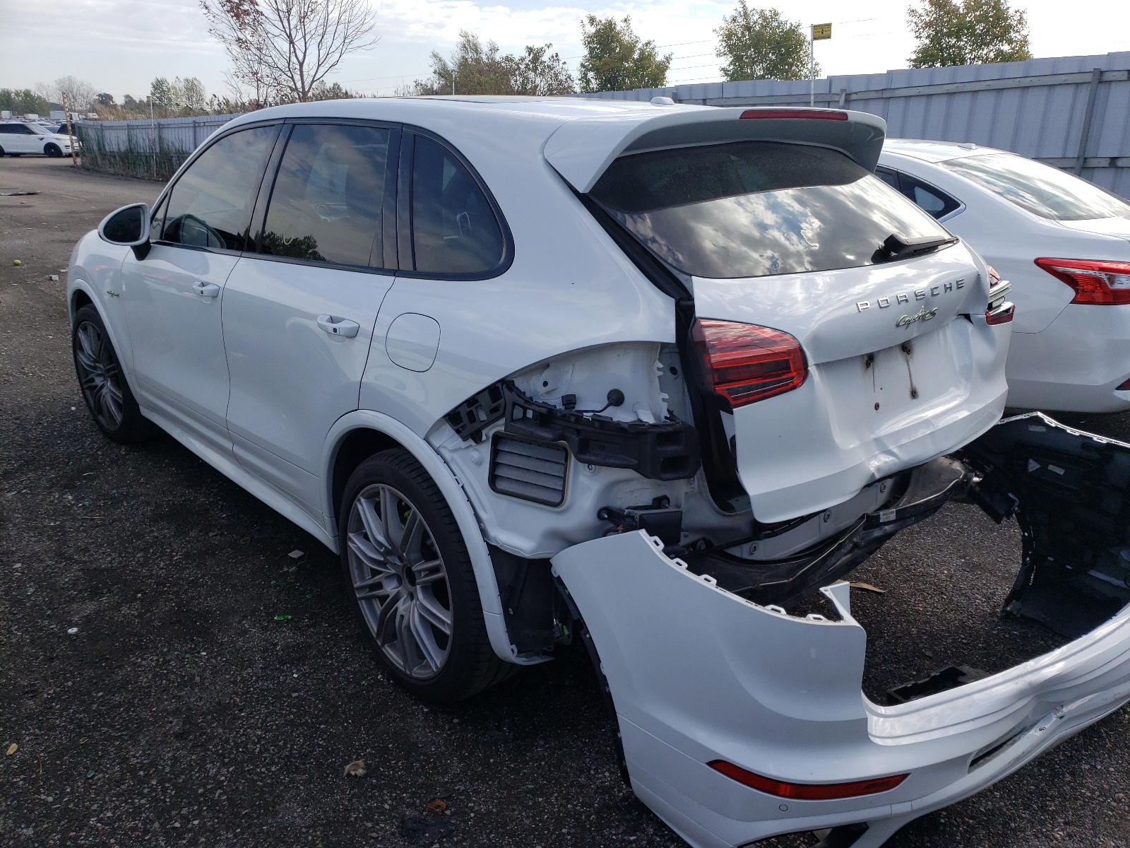 Photo 3 from auction – 2015 PORSCHE CAYENNE SE with VIN WP1AE2A21FLA52826