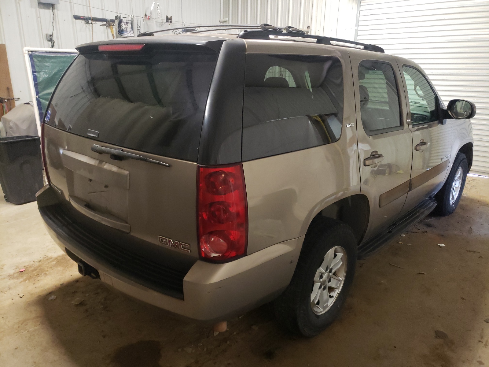 Photo 4 from auction – 2007 GMC YUKON with VIN 1GKFC13J77R297404