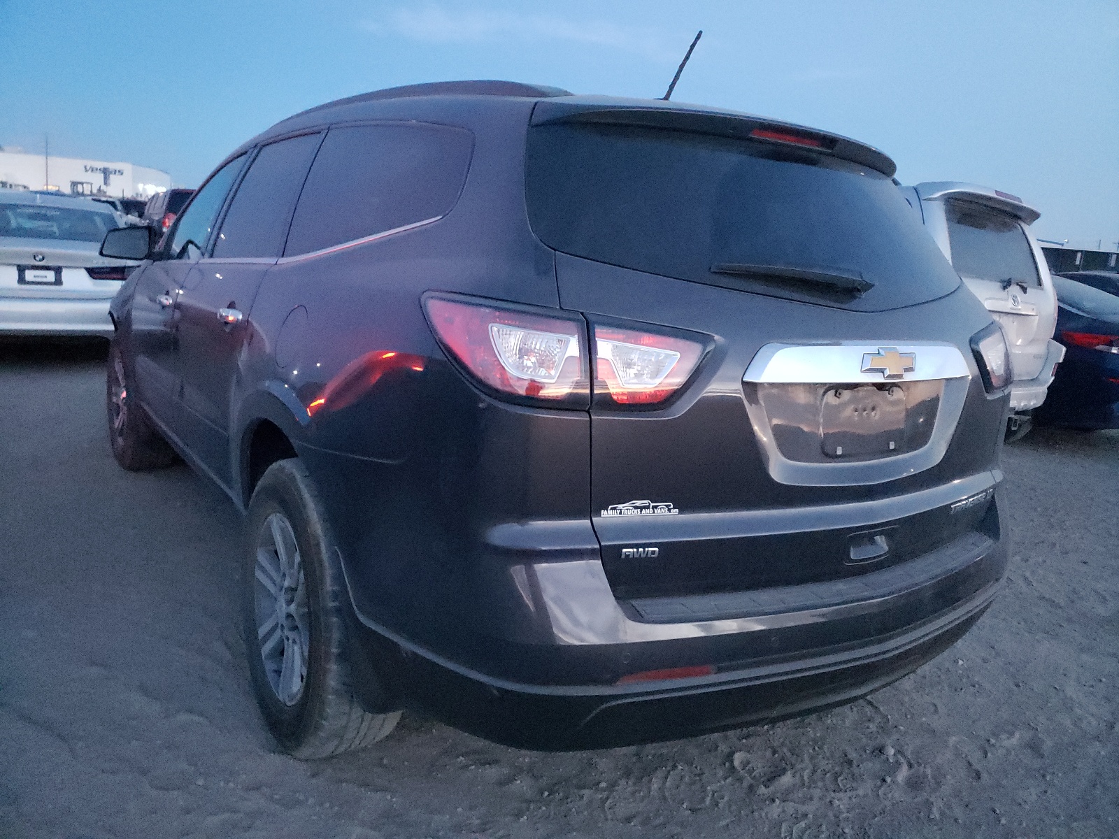 Photo 3 from auction – 2015 CHEVROLET TRAVERSE L with VIN 1GNKVGKD7FJ324799